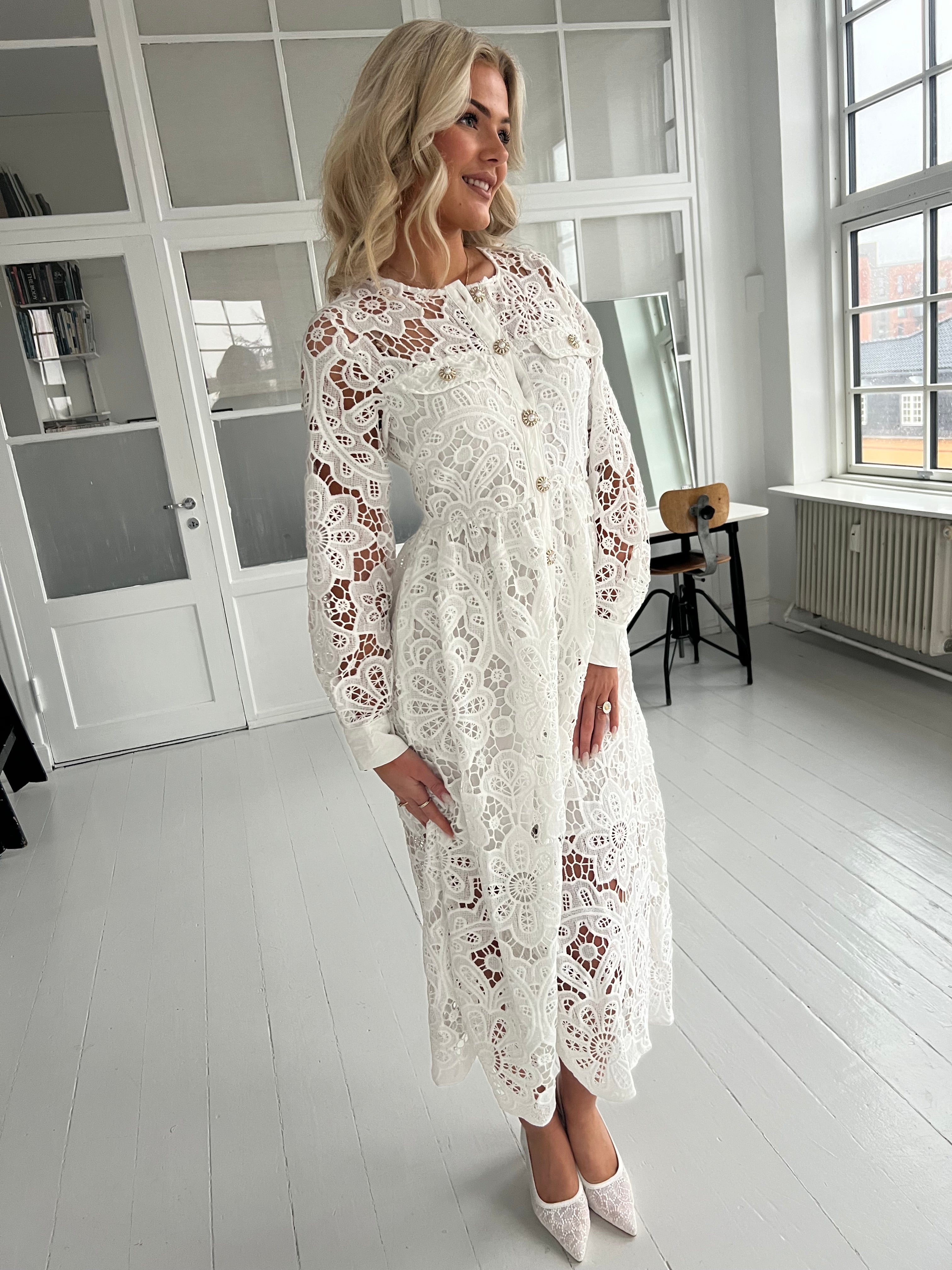Flam white lace dress
