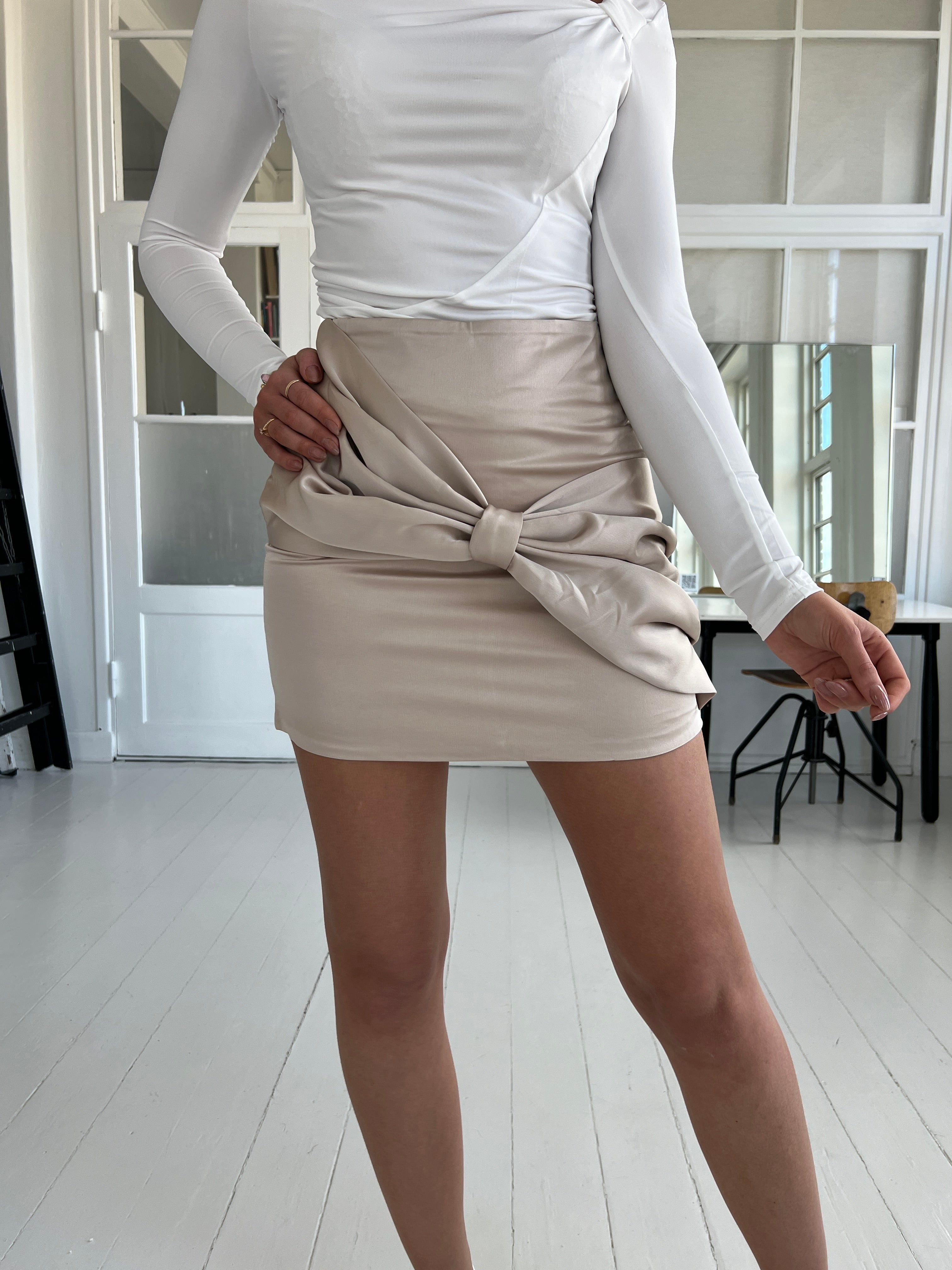 Elli white champange bow skirt