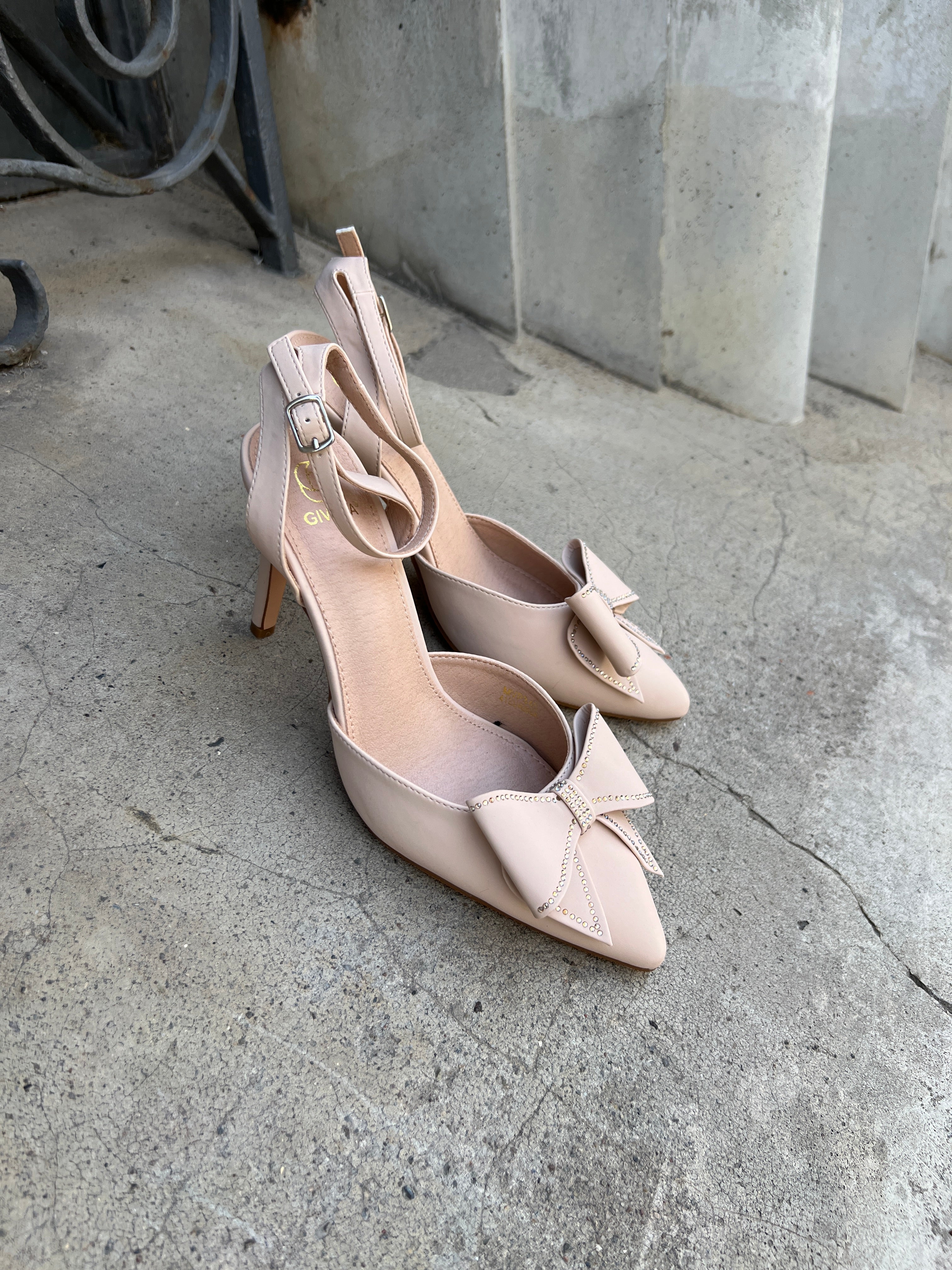 Givana beige bow heel