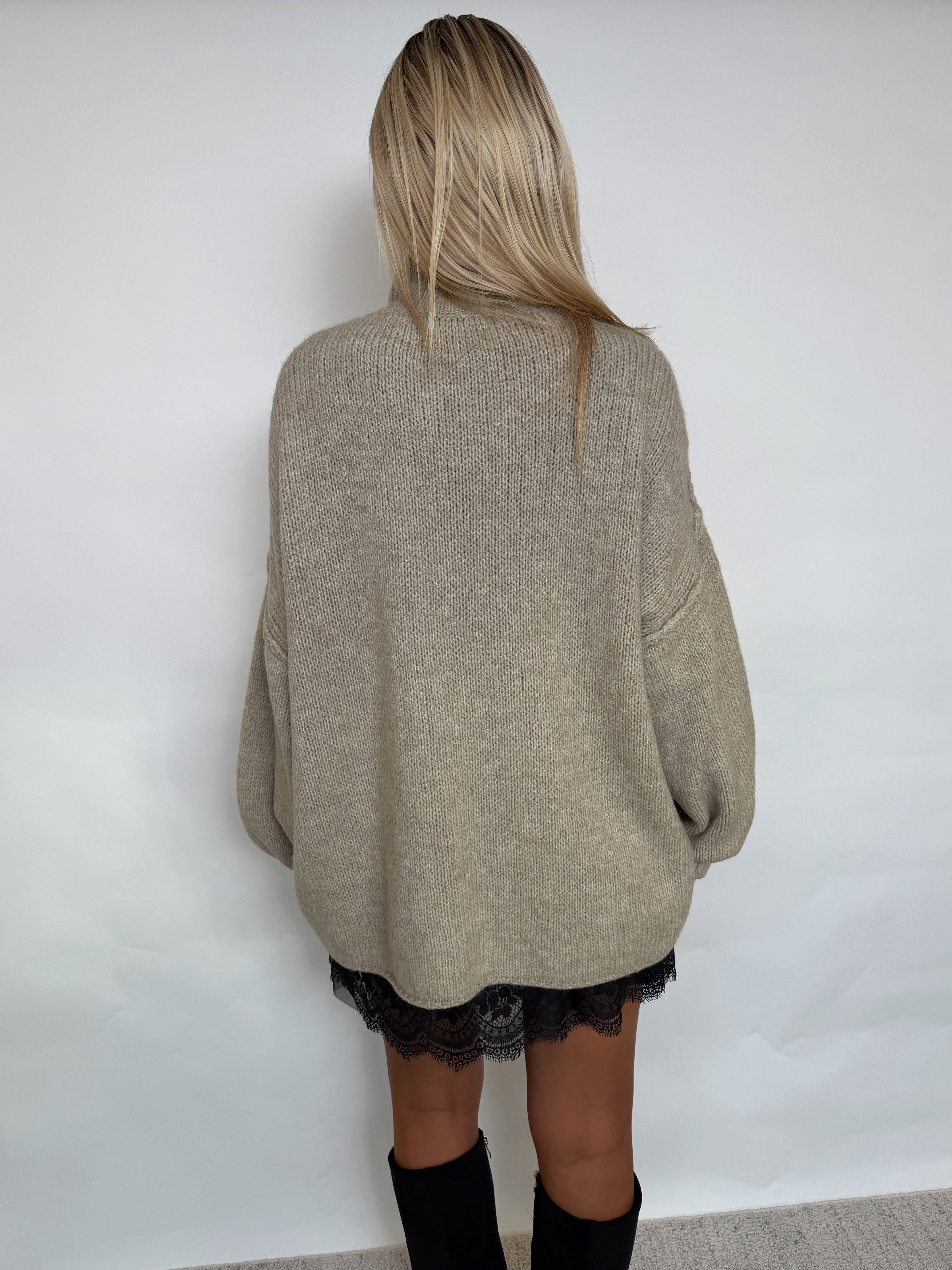 Estee oversized knit beige fra webshoppen Aaberg Copenhagen