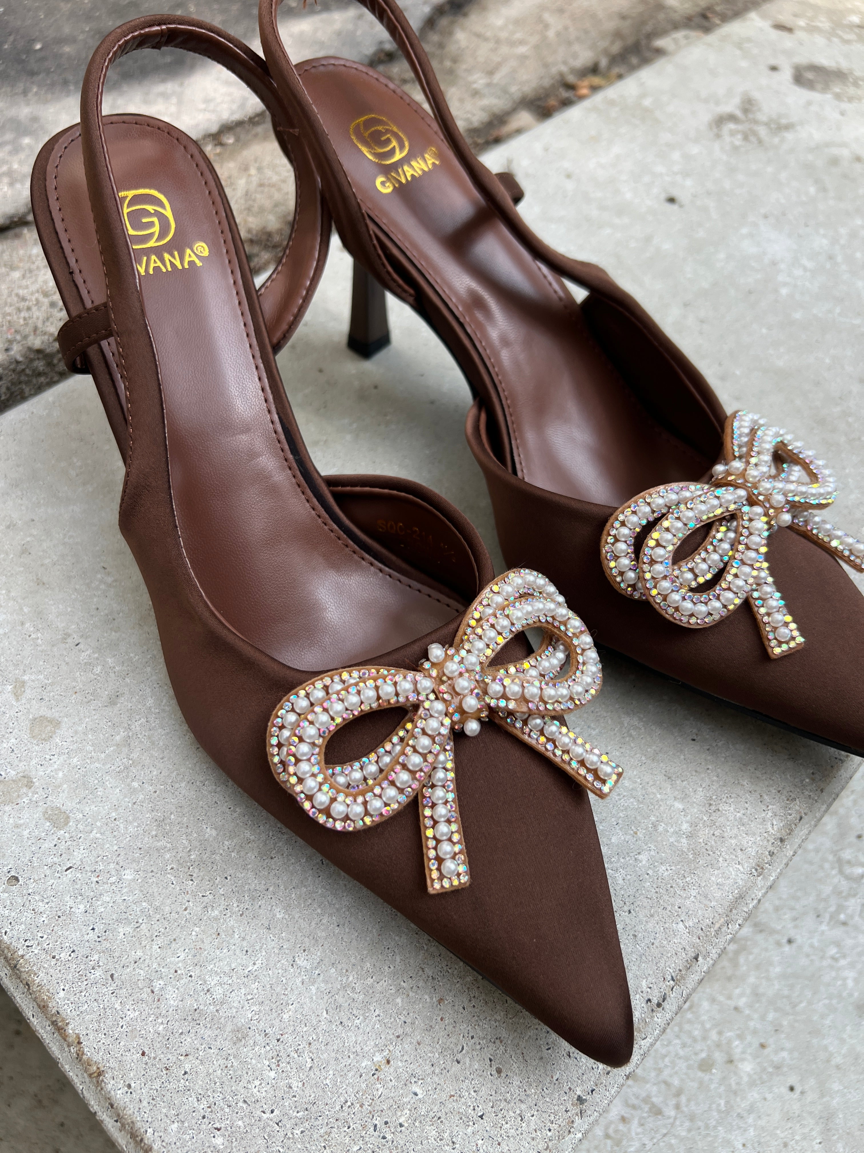 Givana brown bow heel