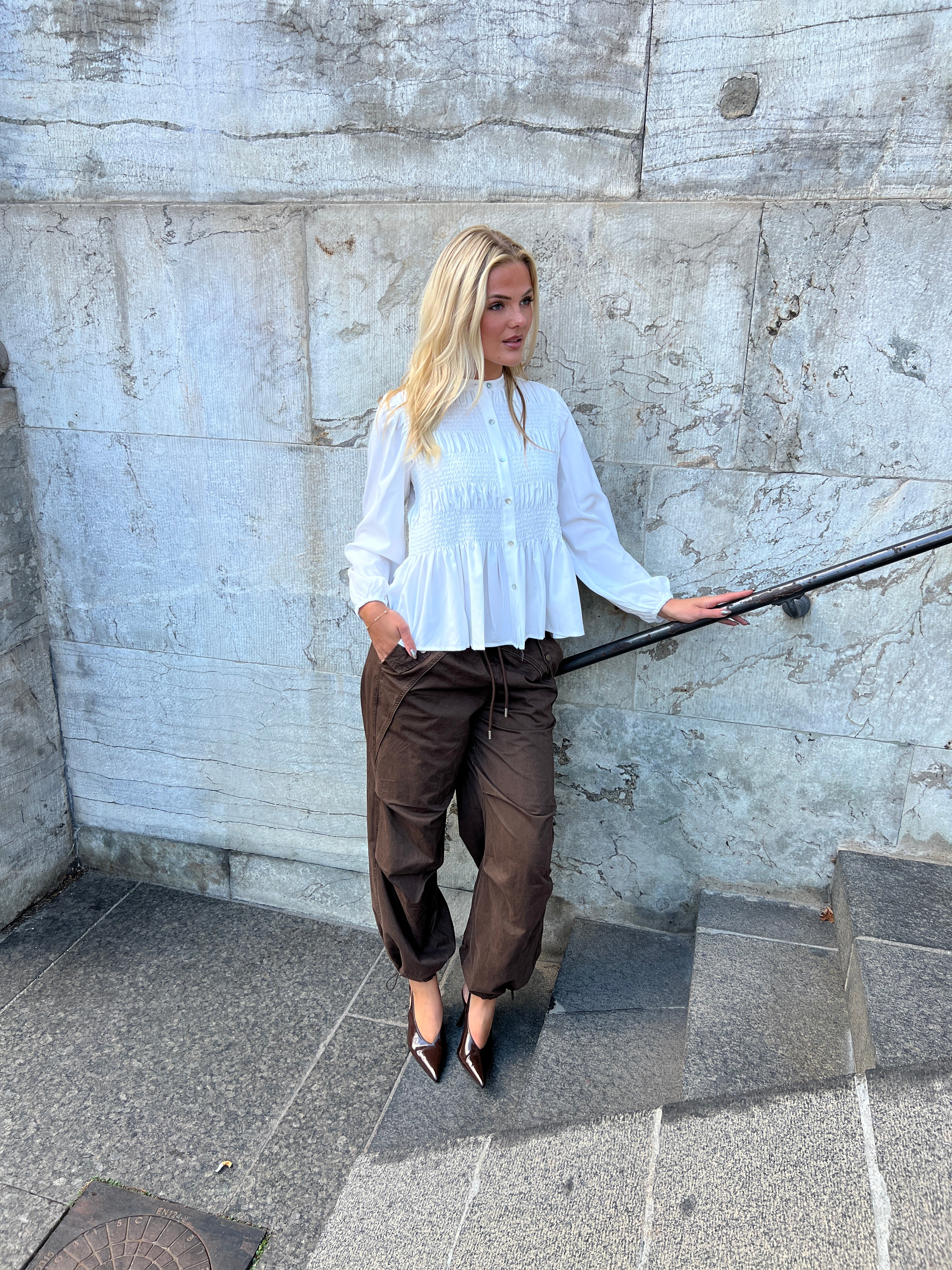 Continue cargo bukser i brun - Åberg Copenhagen