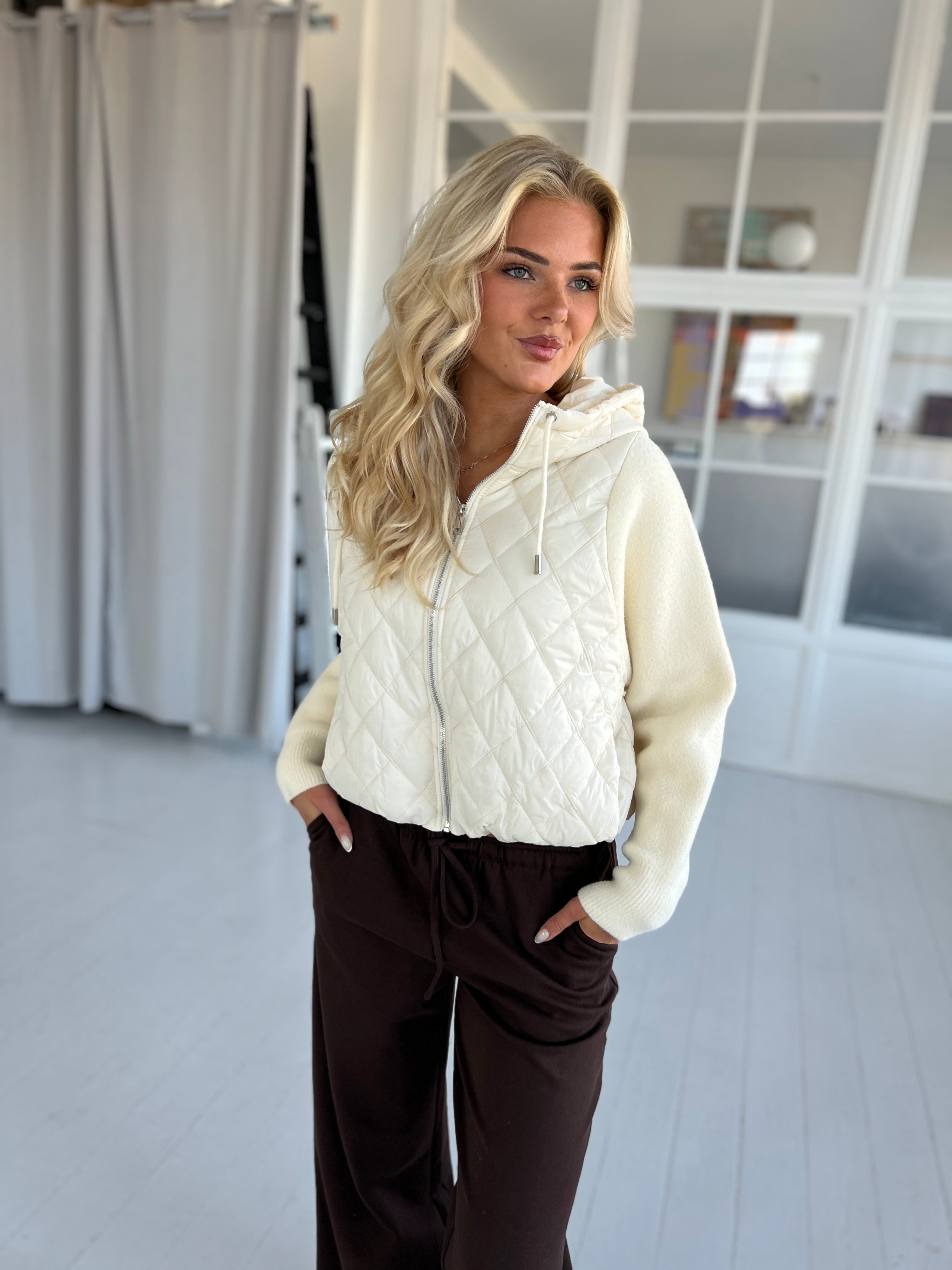 Azaka white cardigan jacket