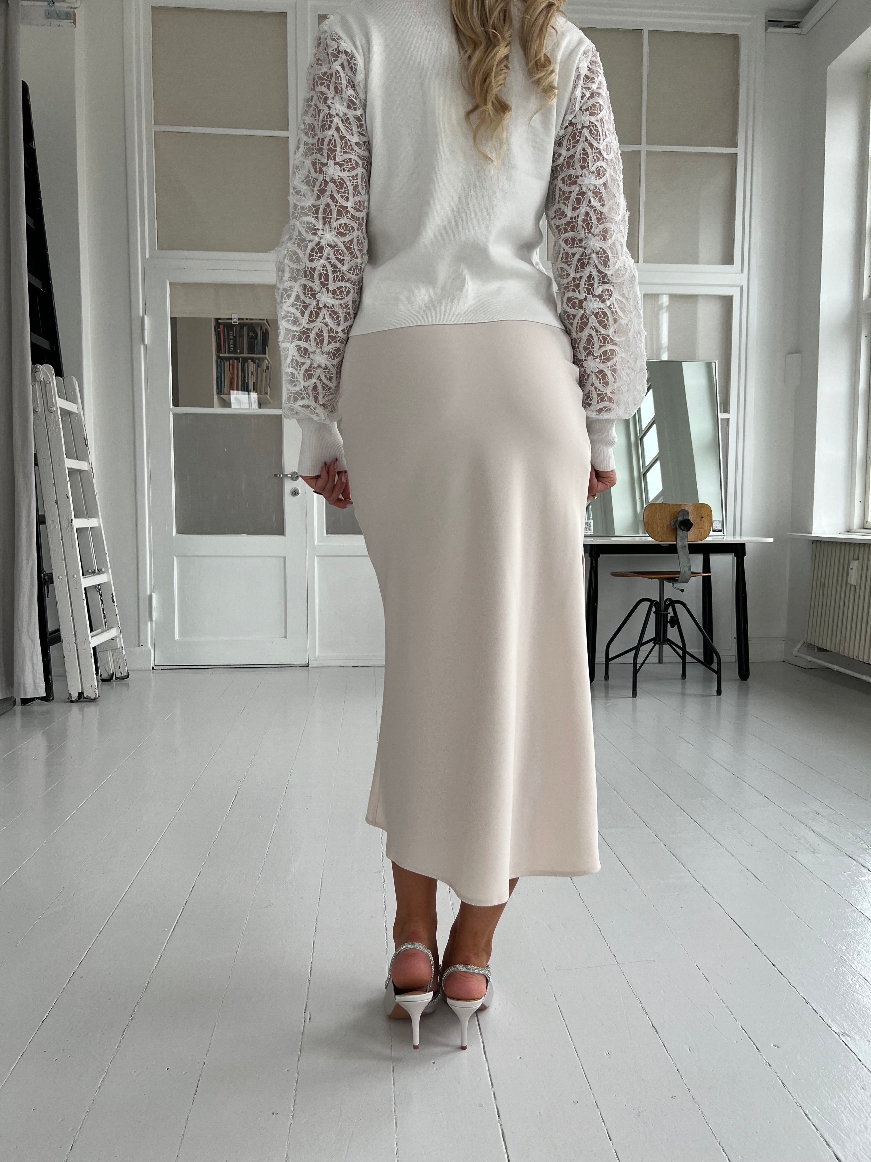 Elli White beige skirt