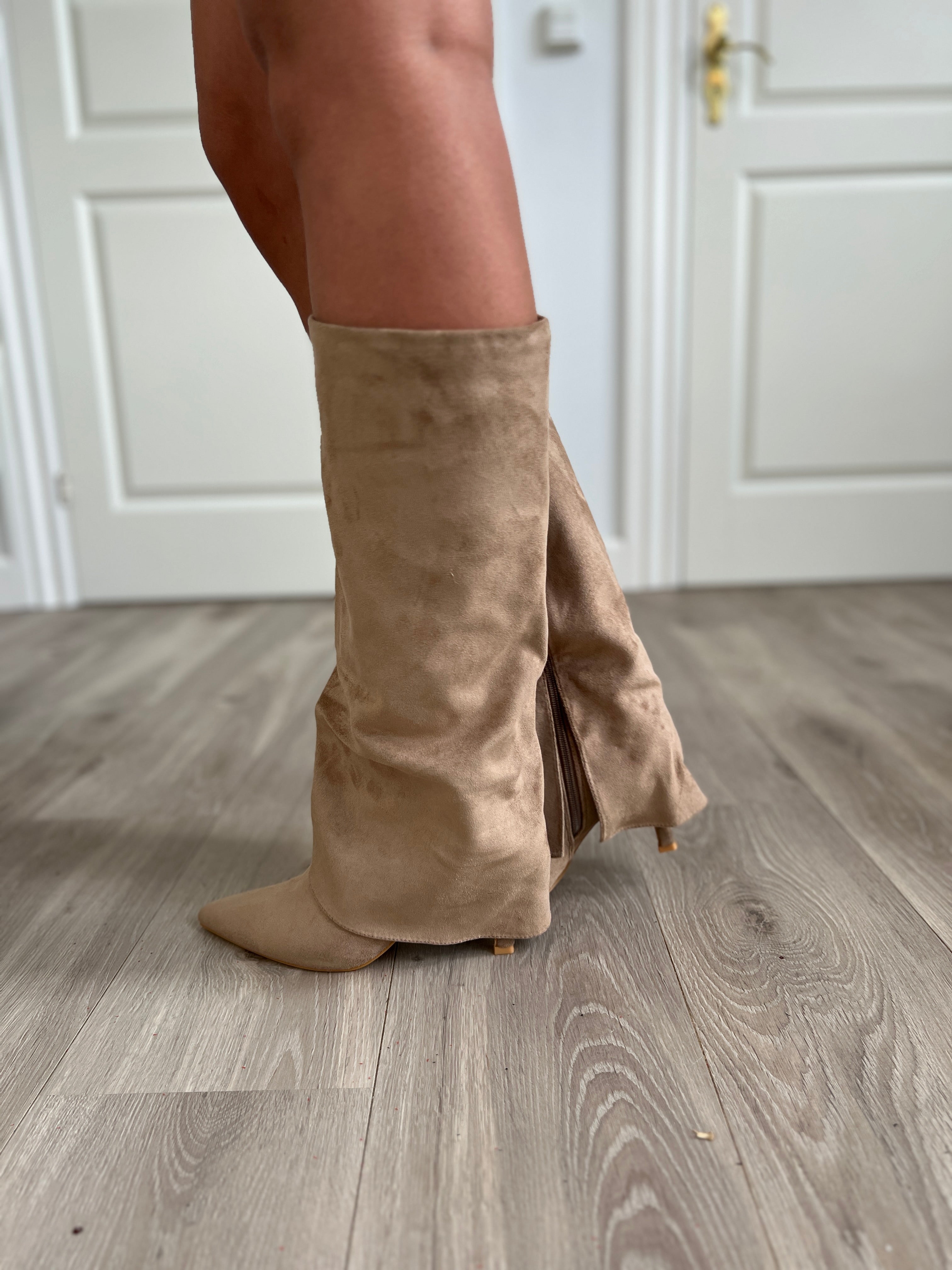 Joia beige heel boot