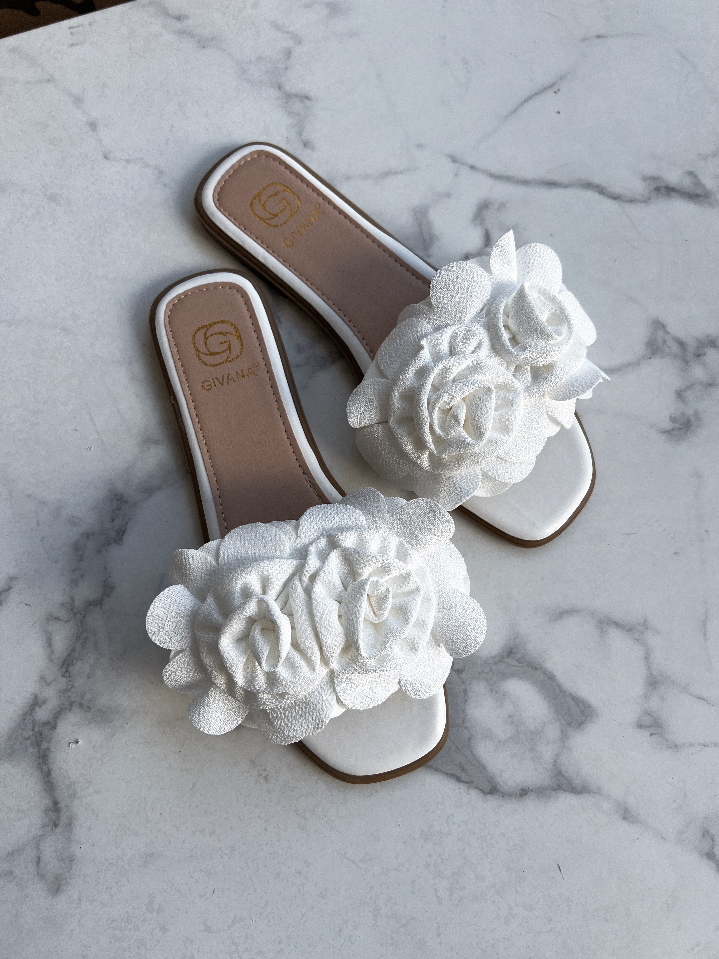 Givana white flower sandal