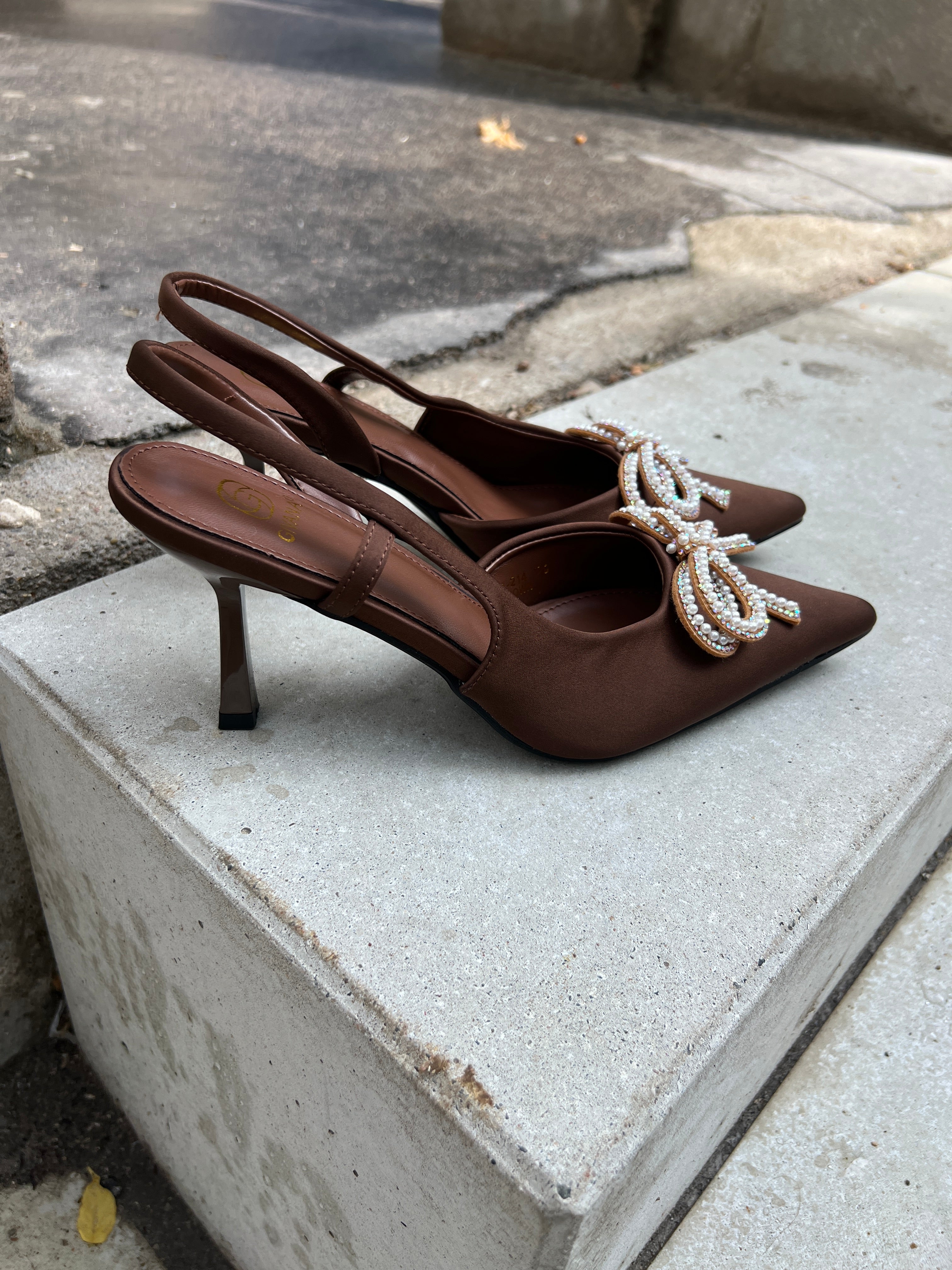 Givana brown bow heel