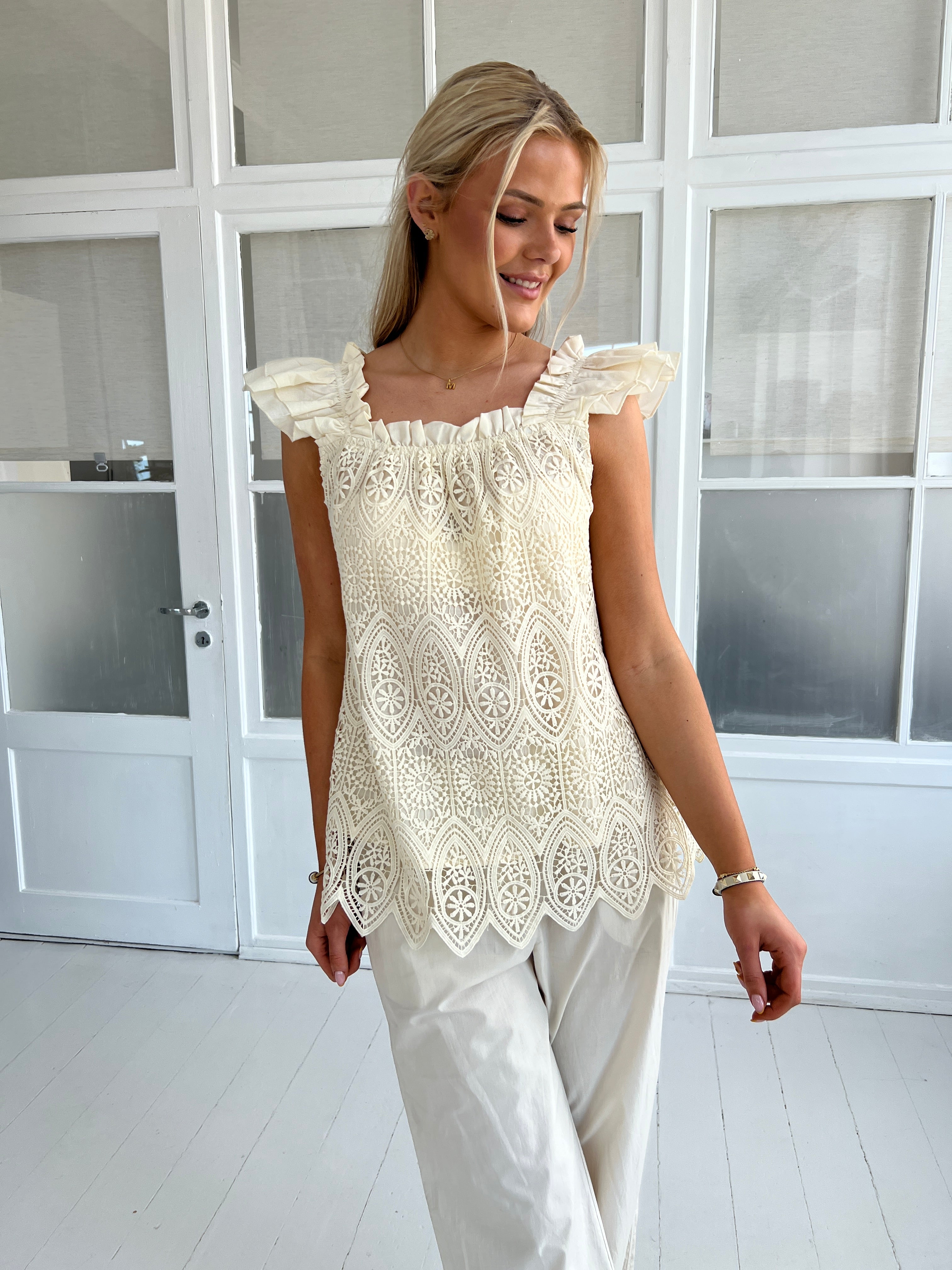 Gaspar Carmen beige lace top