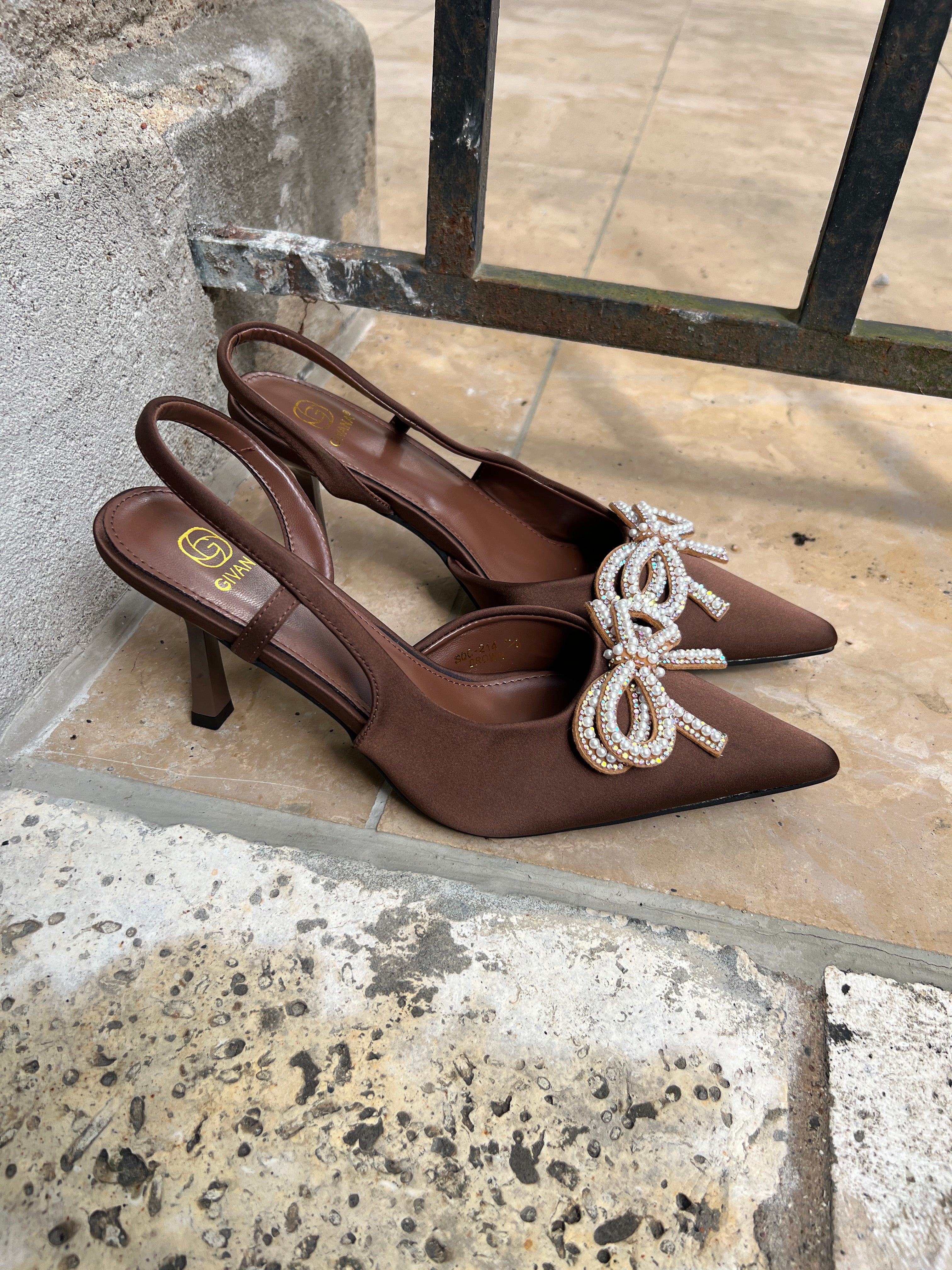 Givana brown bow heel