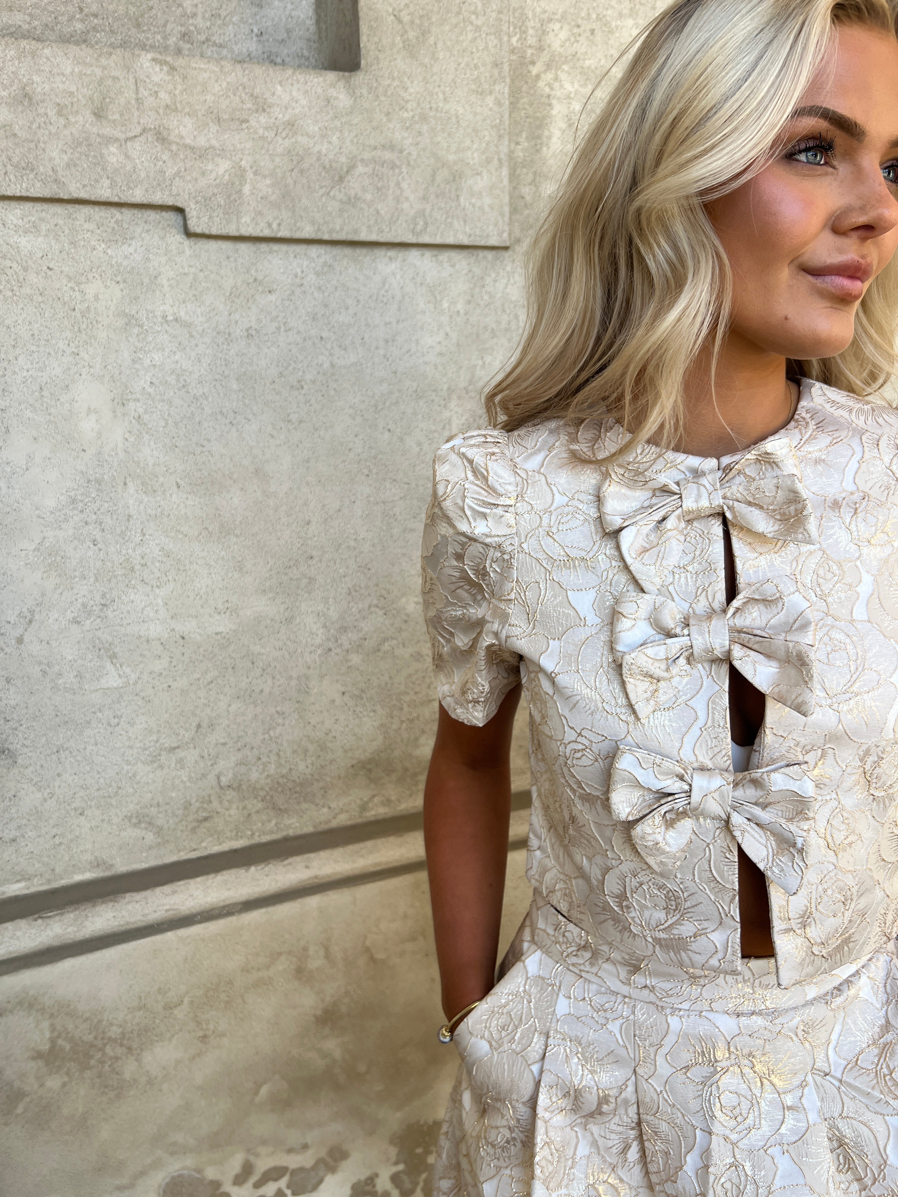 Elli white gold bow blazer