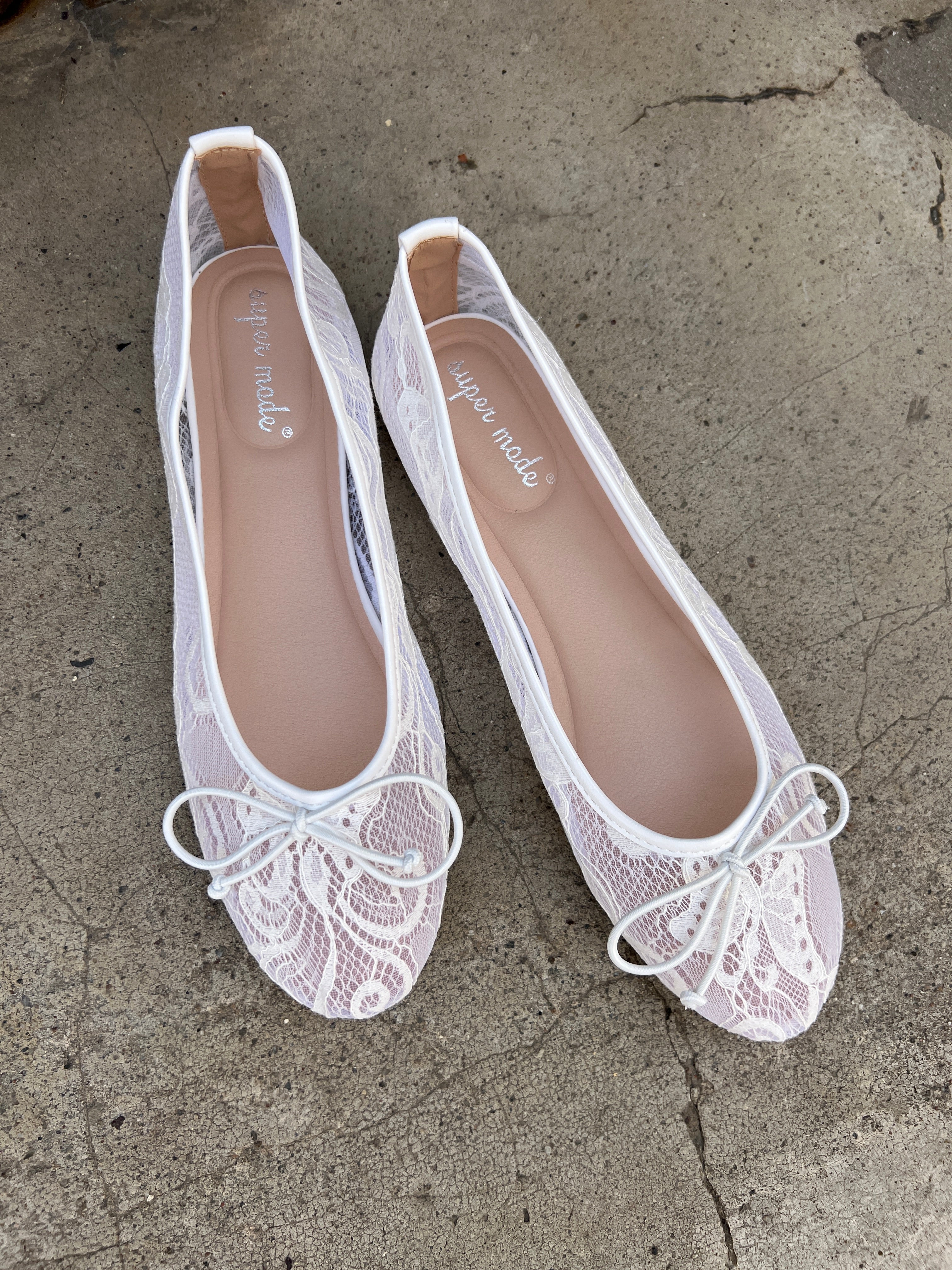 Steph white lace ballerina fra webshoppen Aaberg Copenhagen