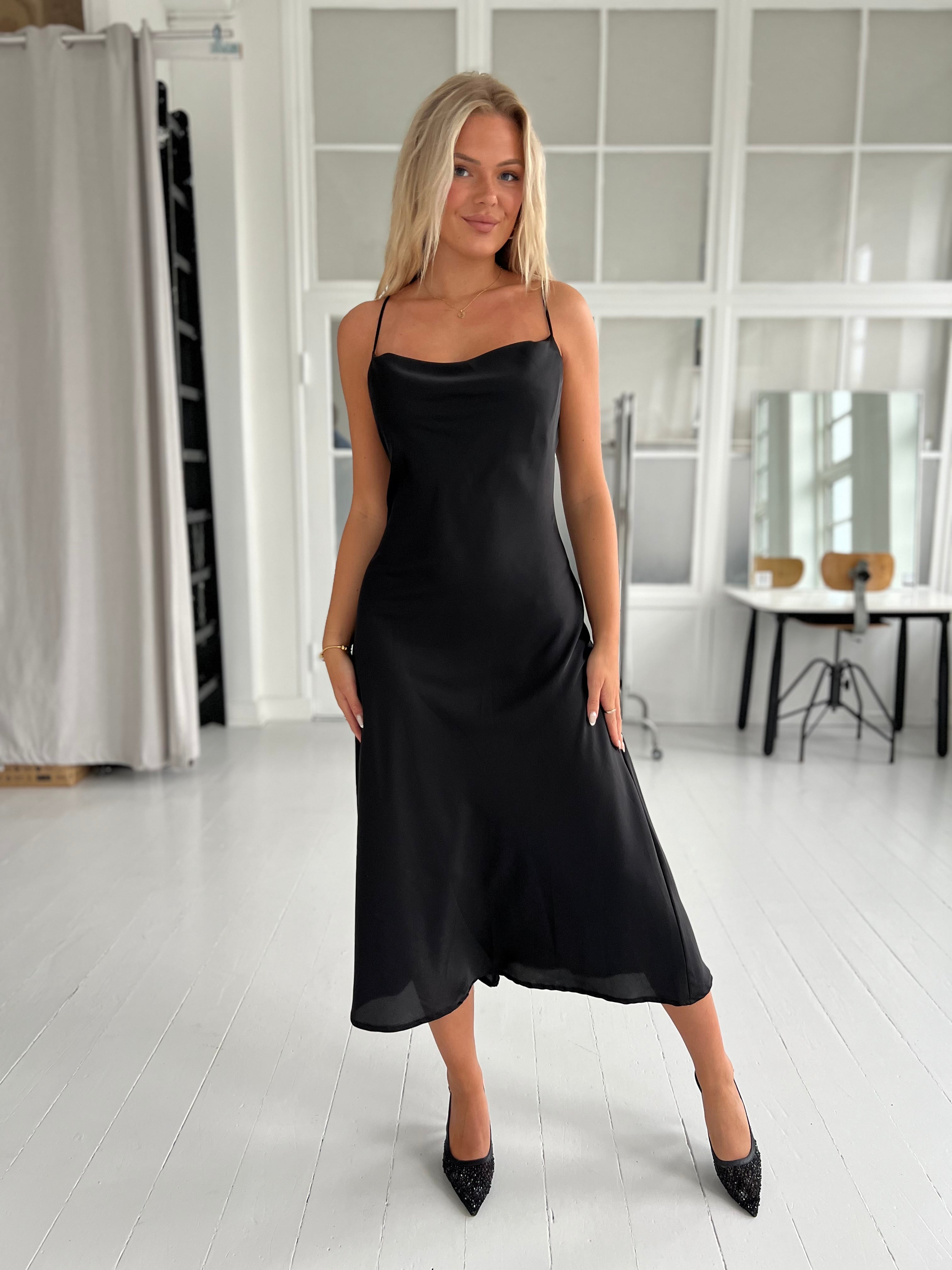 Rose W black satin dress-kjole-Aaberg Copenhagen