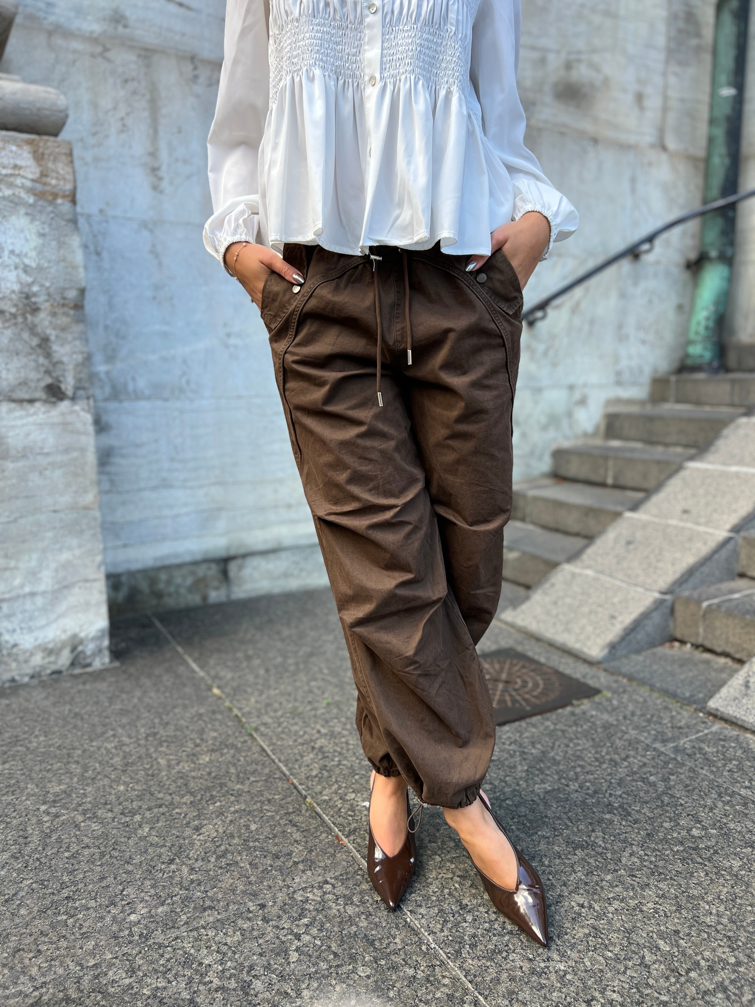 Continue cargo bukser i brun - Åberg Copenhagen