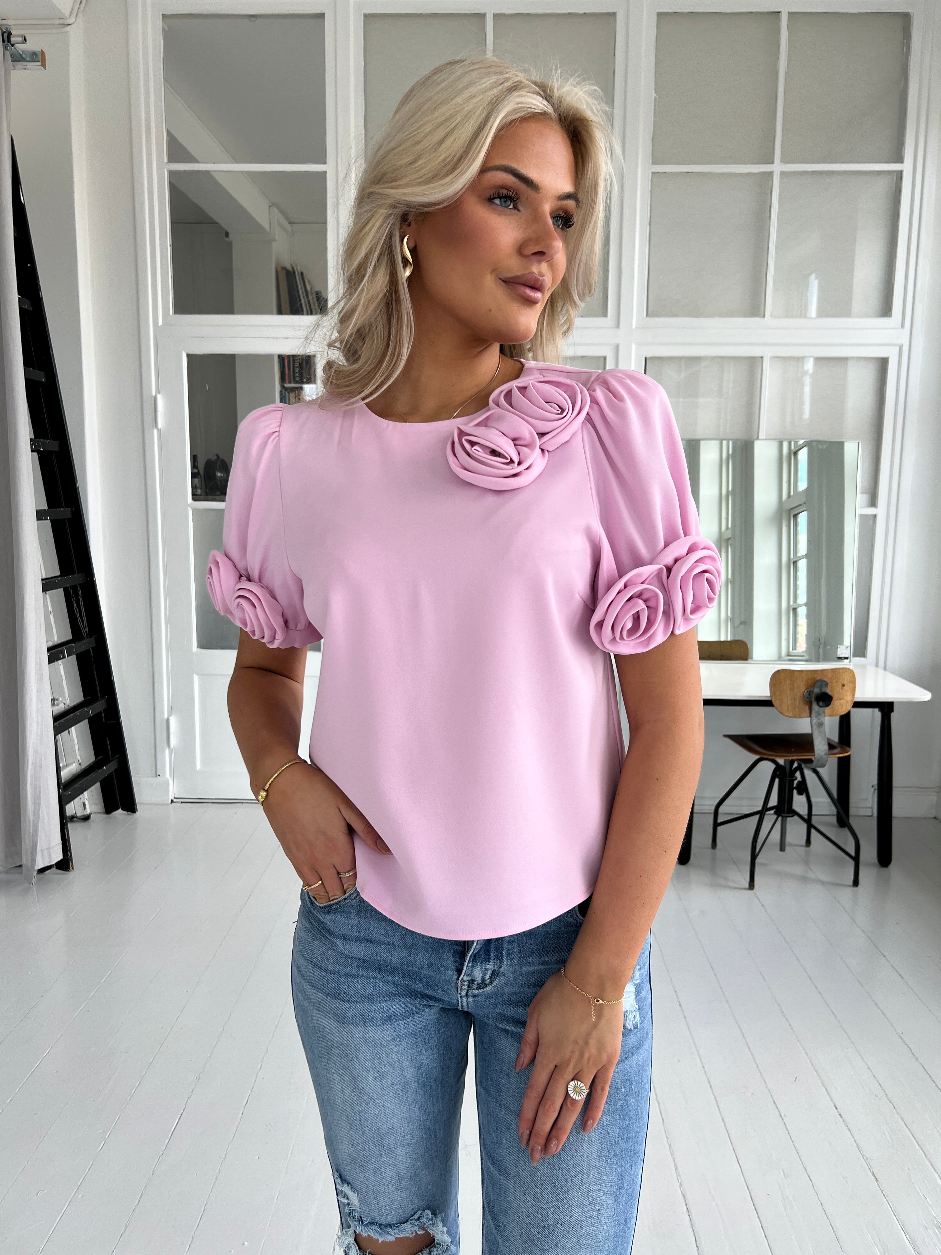 Elli White rose blouse