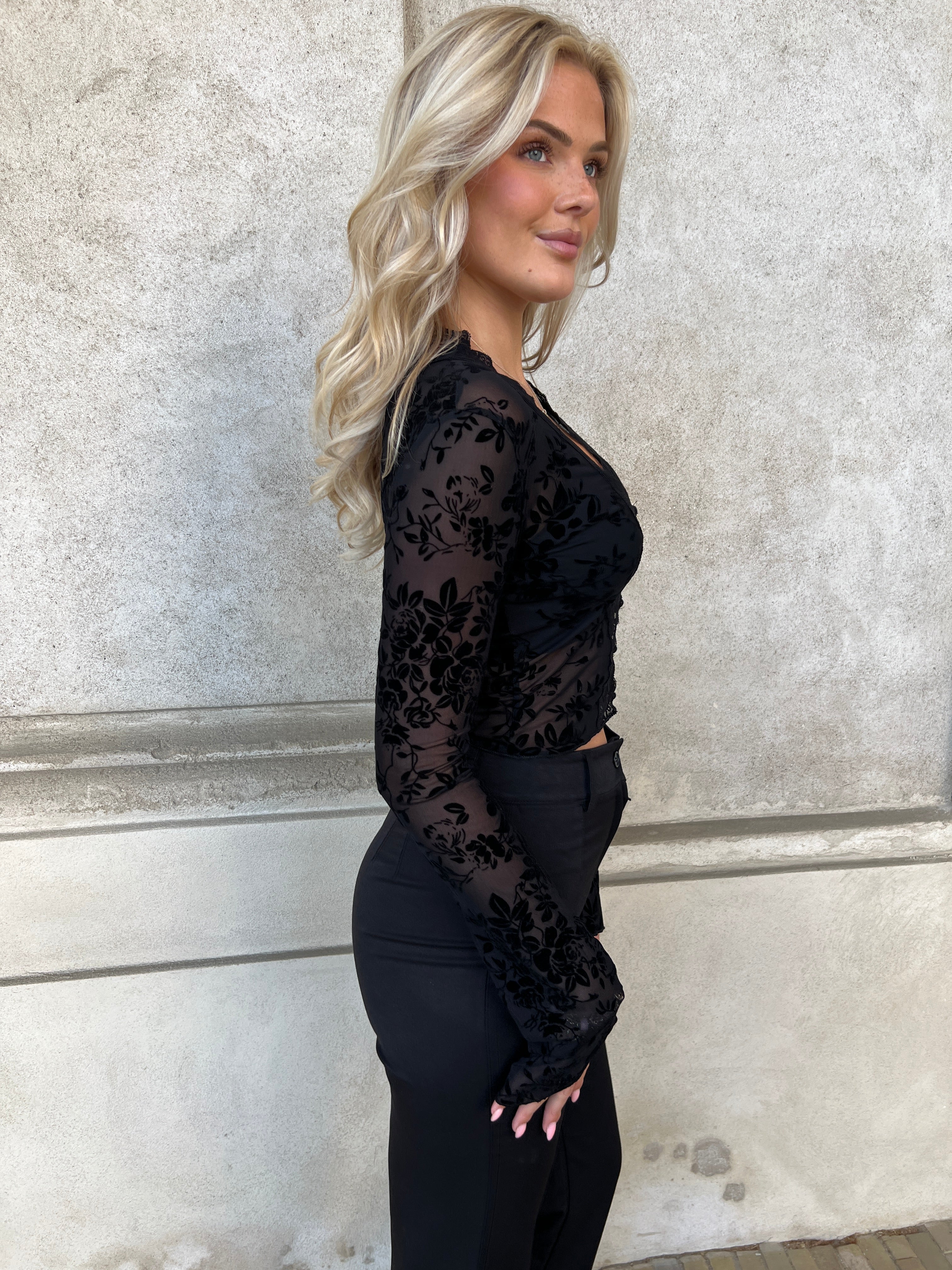 Lily short lace blouse