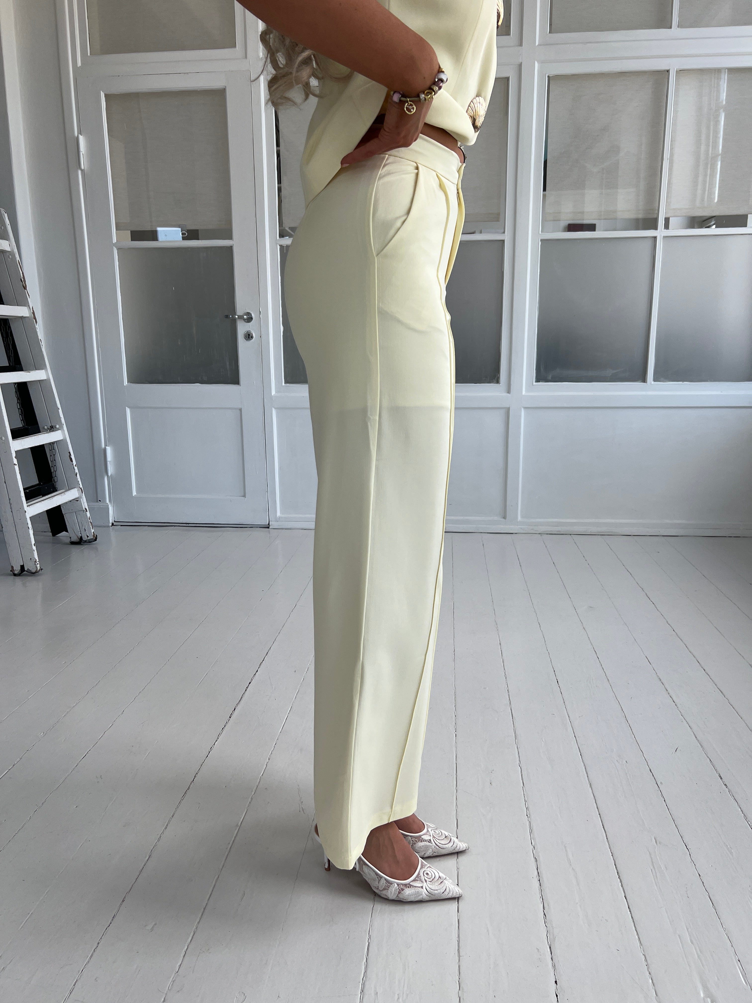 Elli yellow straight pants