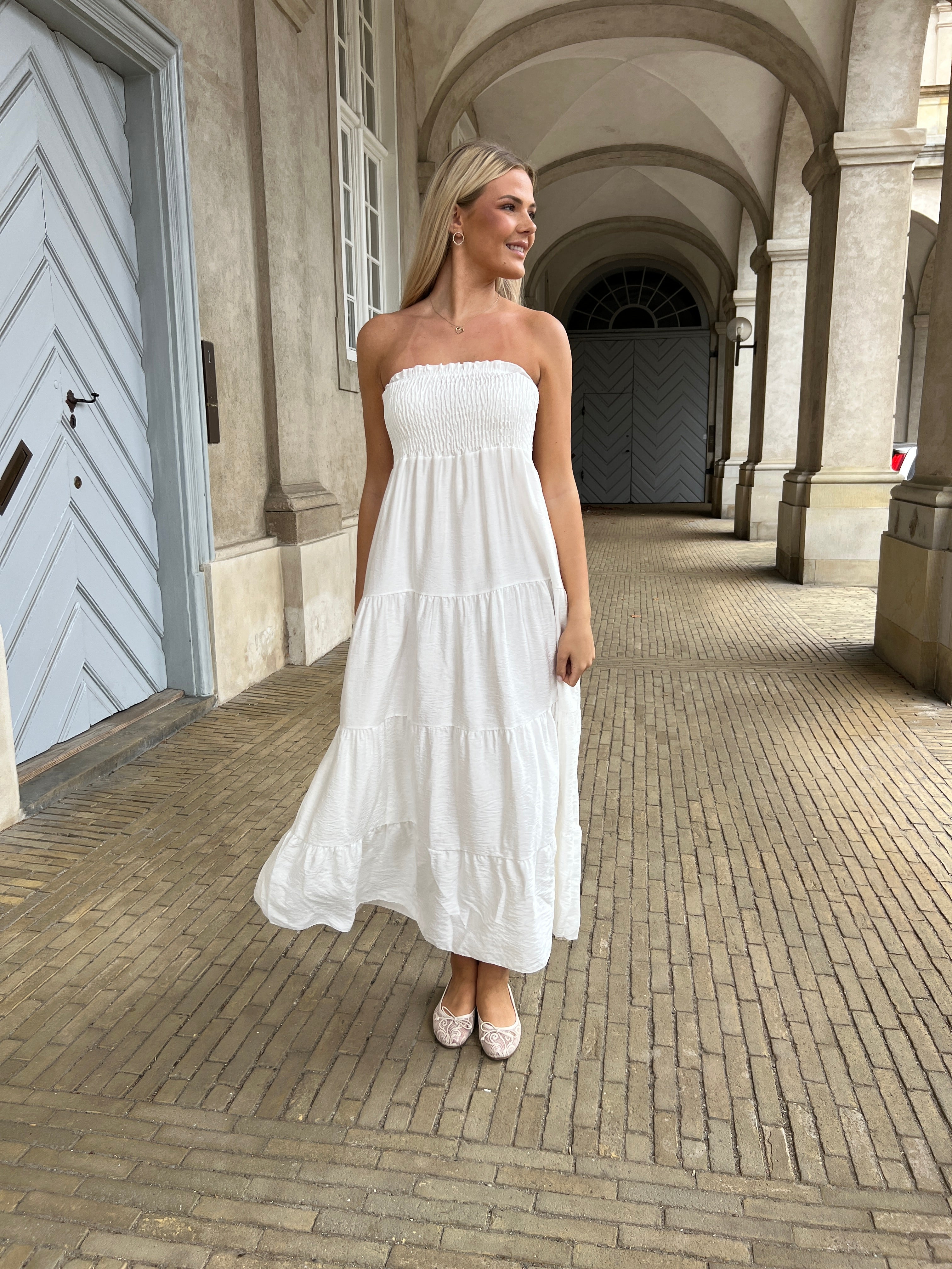 Syma white summer dress