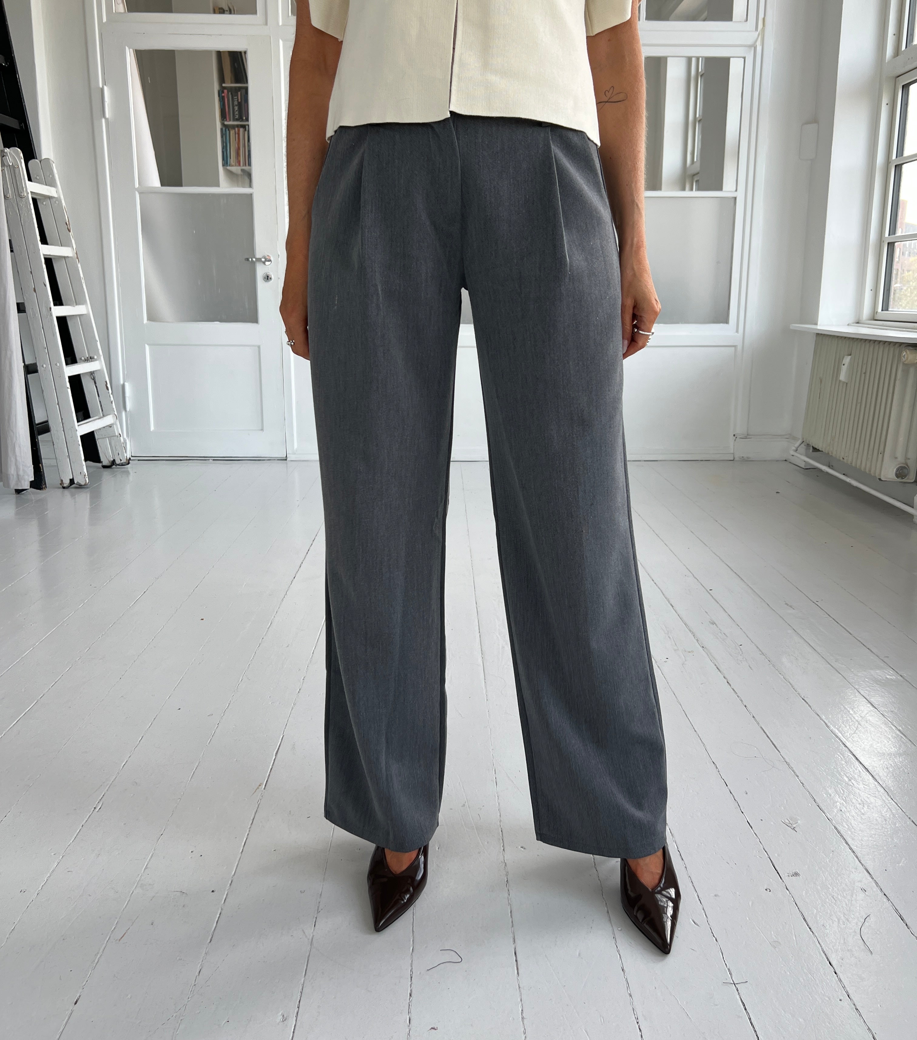 Eight Luxe grey trousers Long