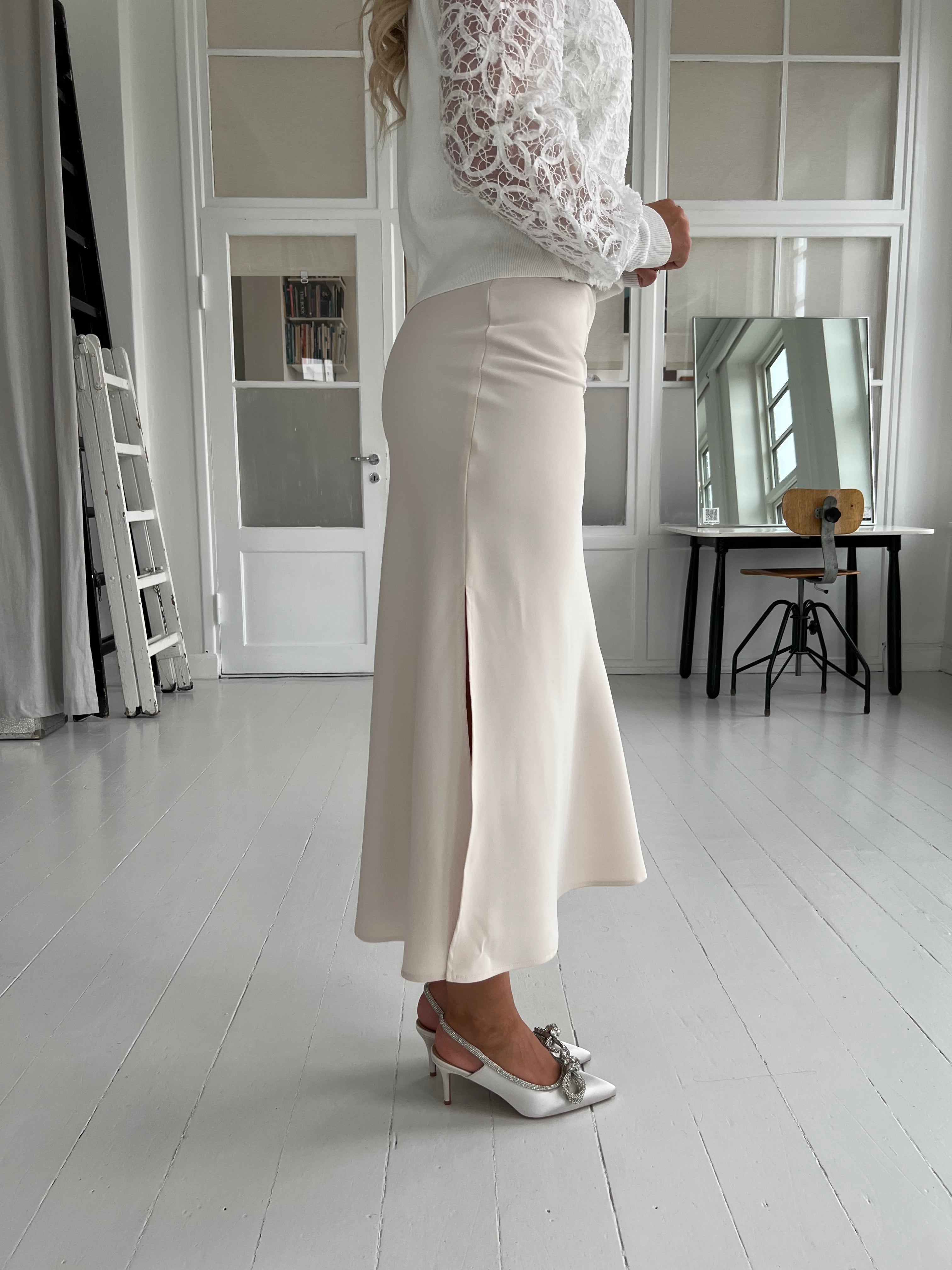 Elli White beige skirt