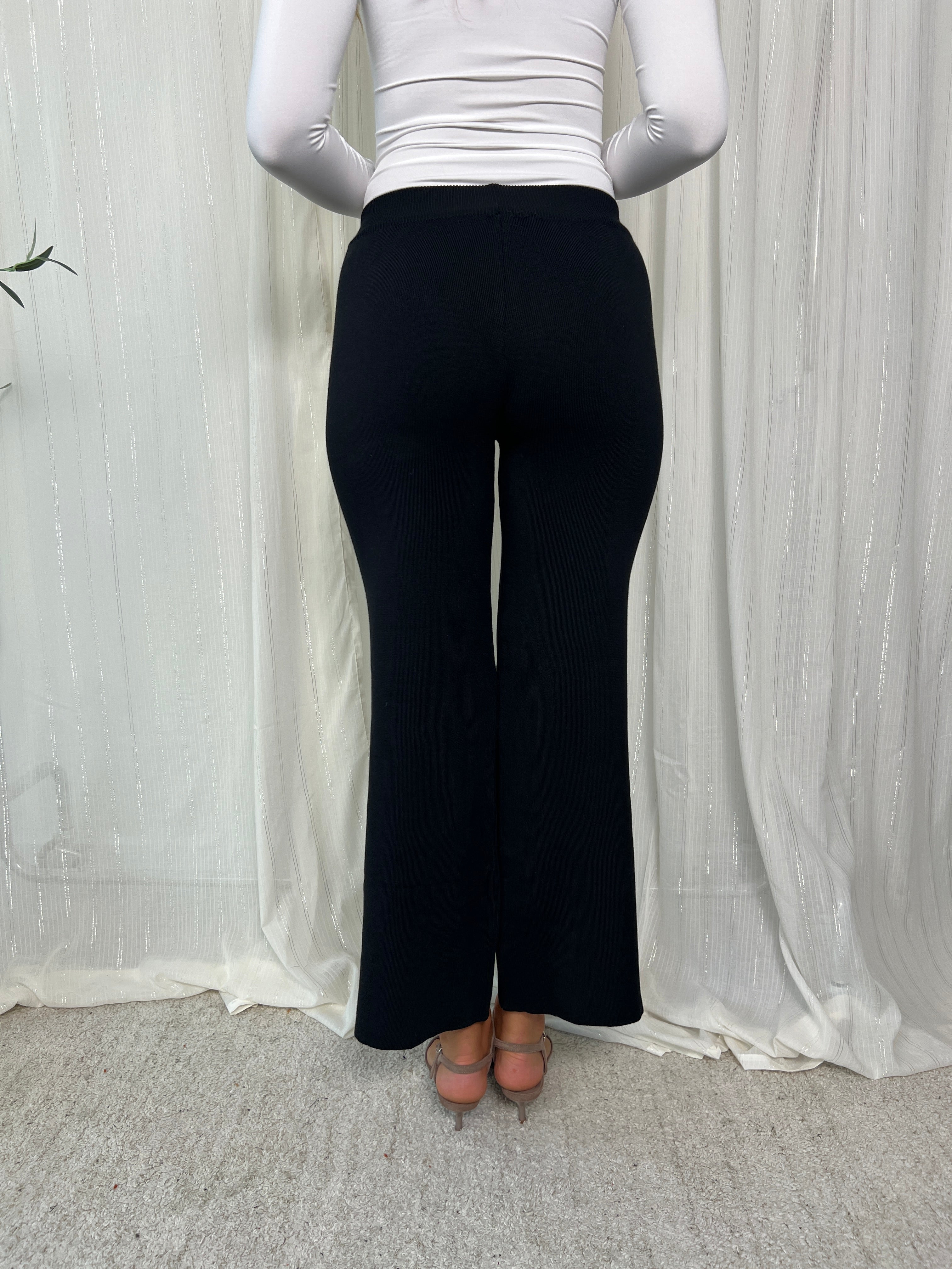Liva black knit pants fra webshoppen Aaberg Copenhagen