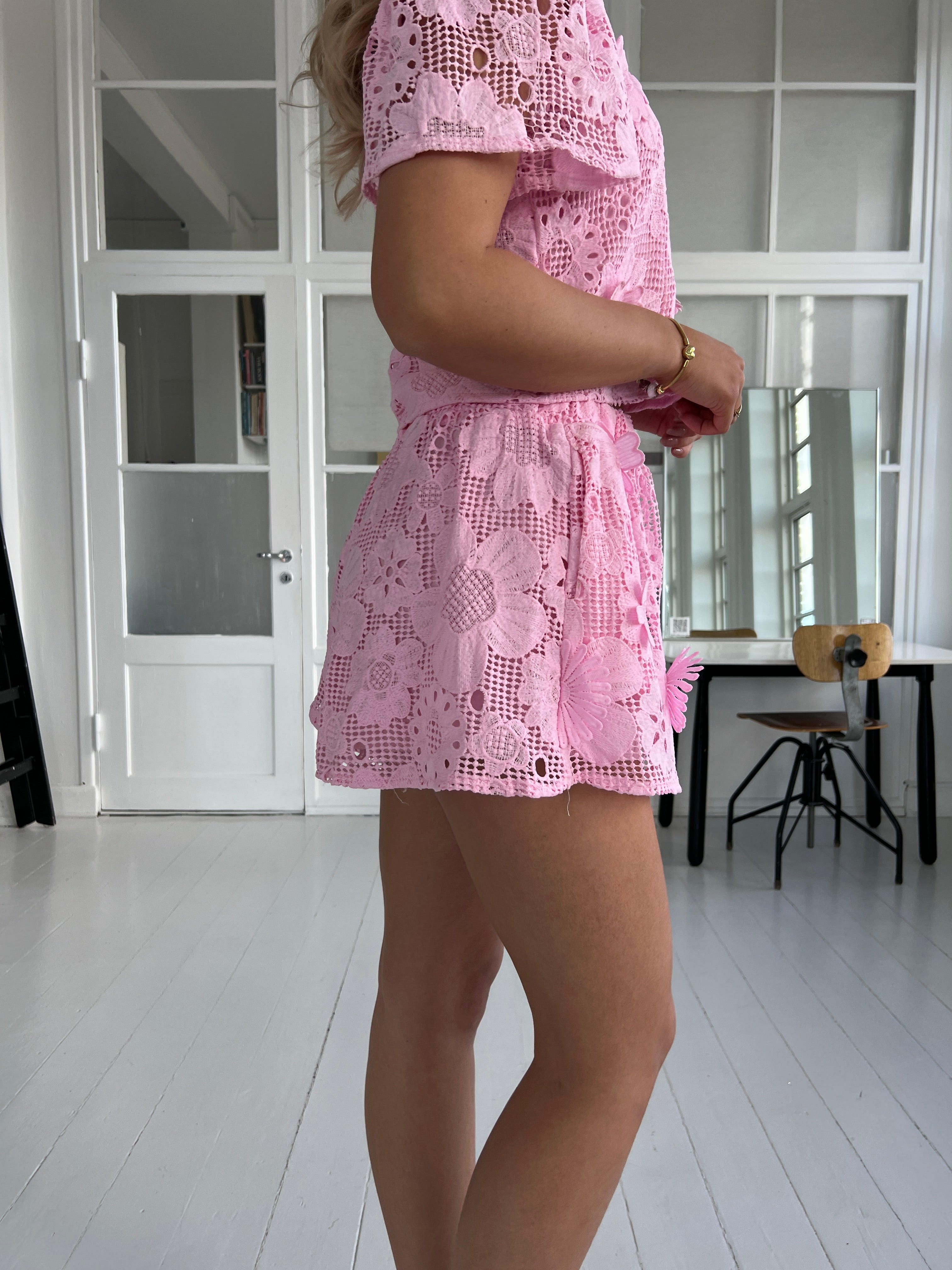 Elli white pink lace shorts