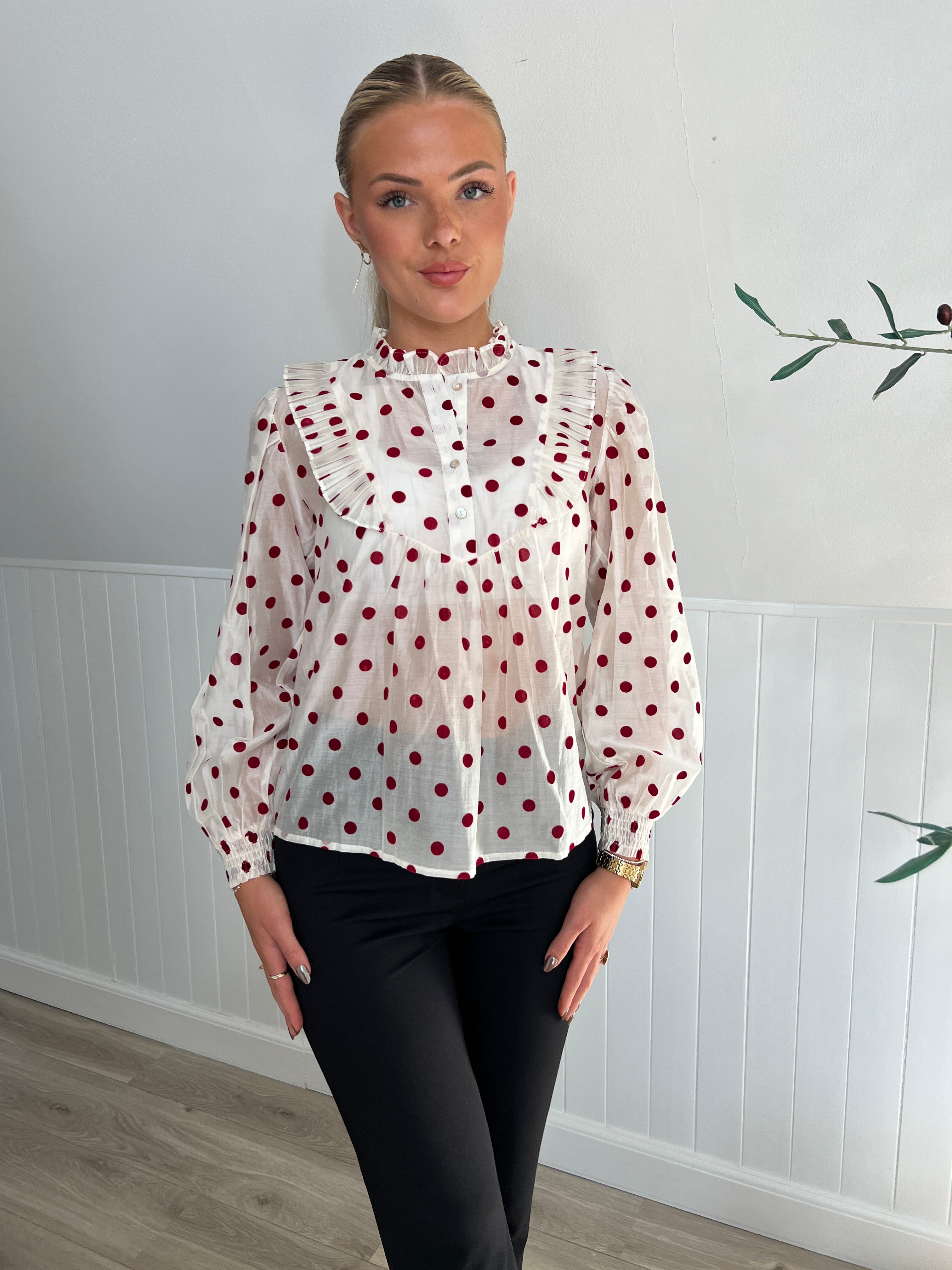 Continue Silke dot shirt White - Åberg Copenhagen