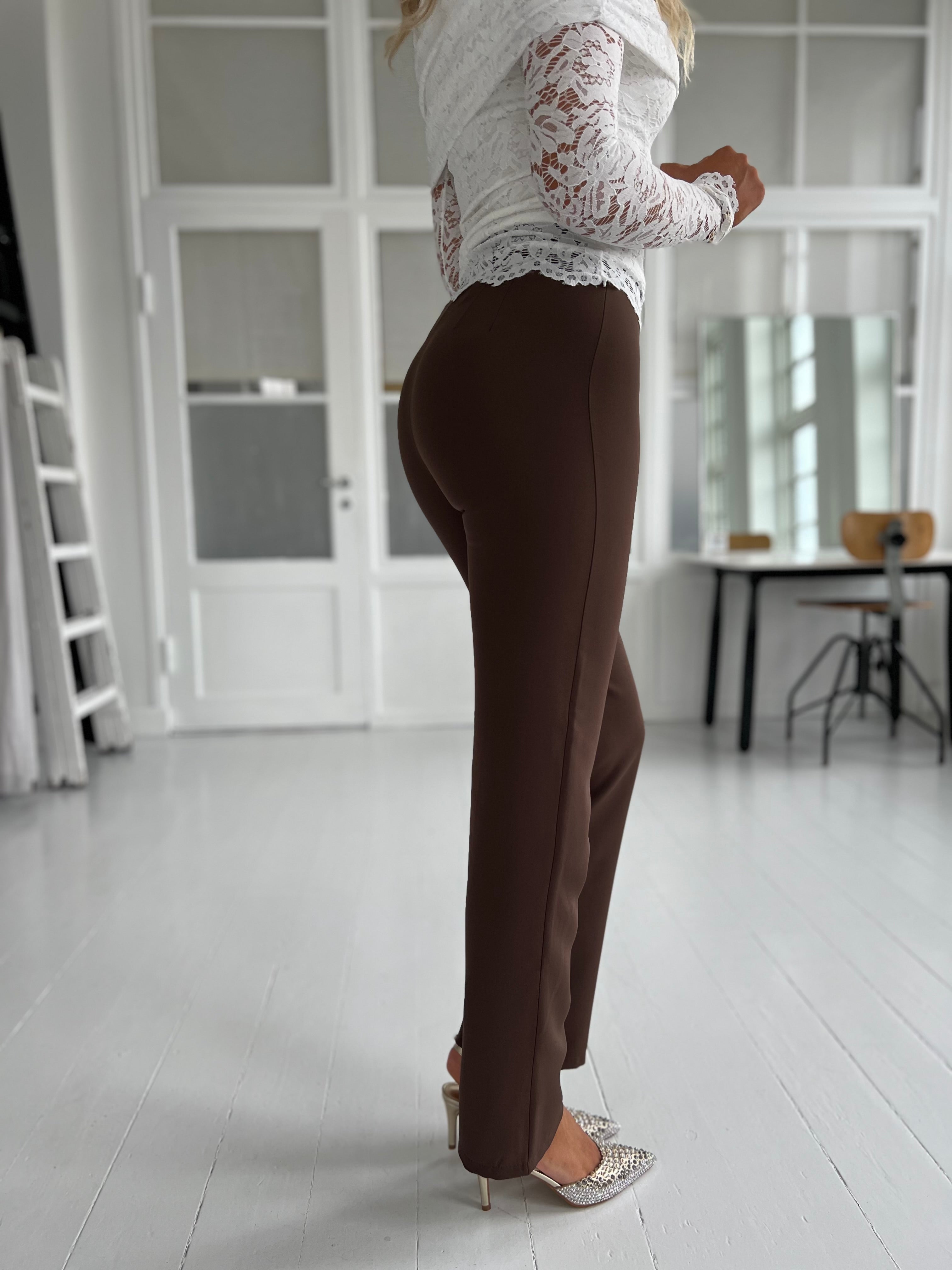 Eight paris brown pants - Set fra siden - fra webshoppen Aaberg Copenhagen