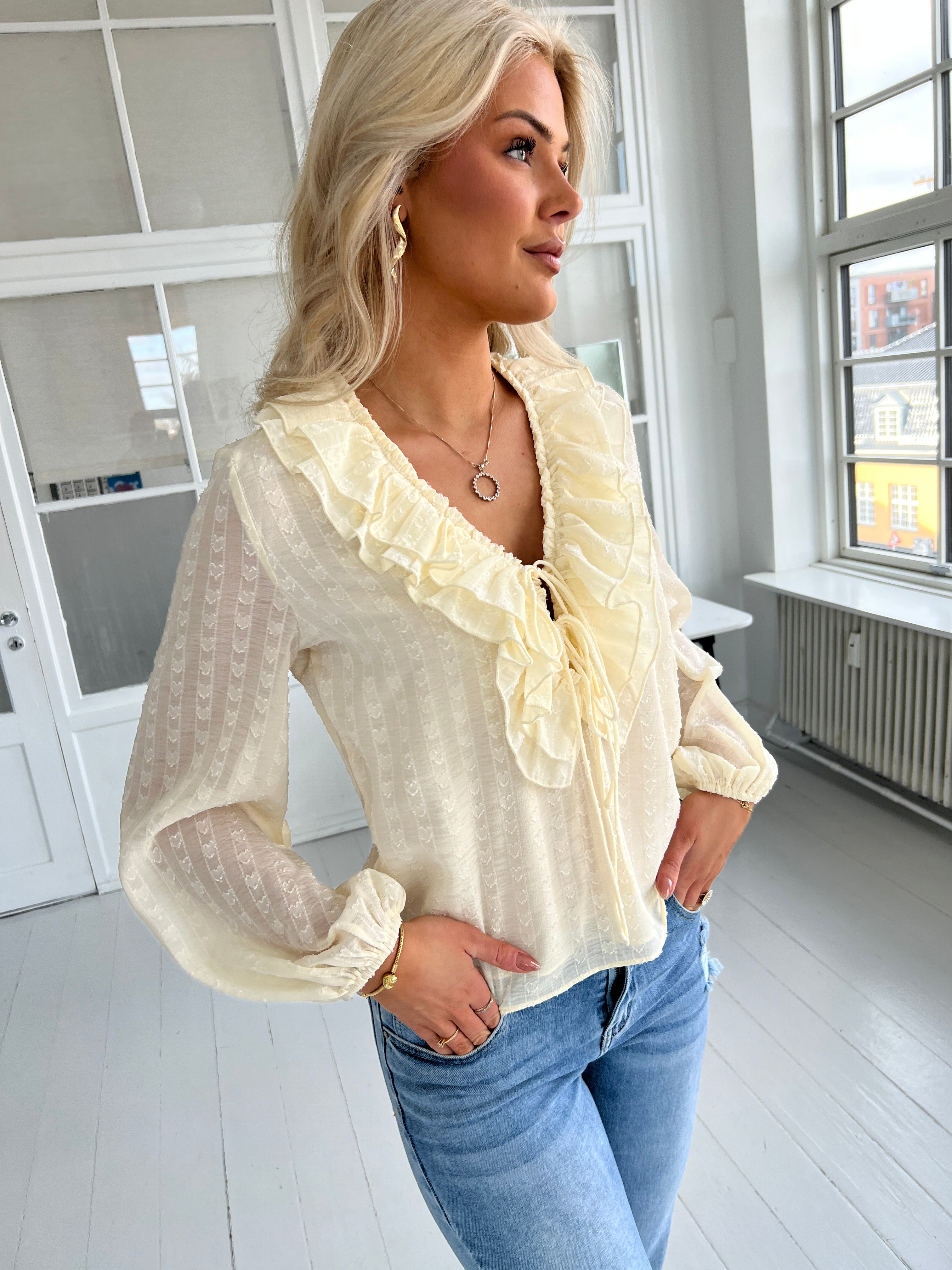 Ivivi creme blouse