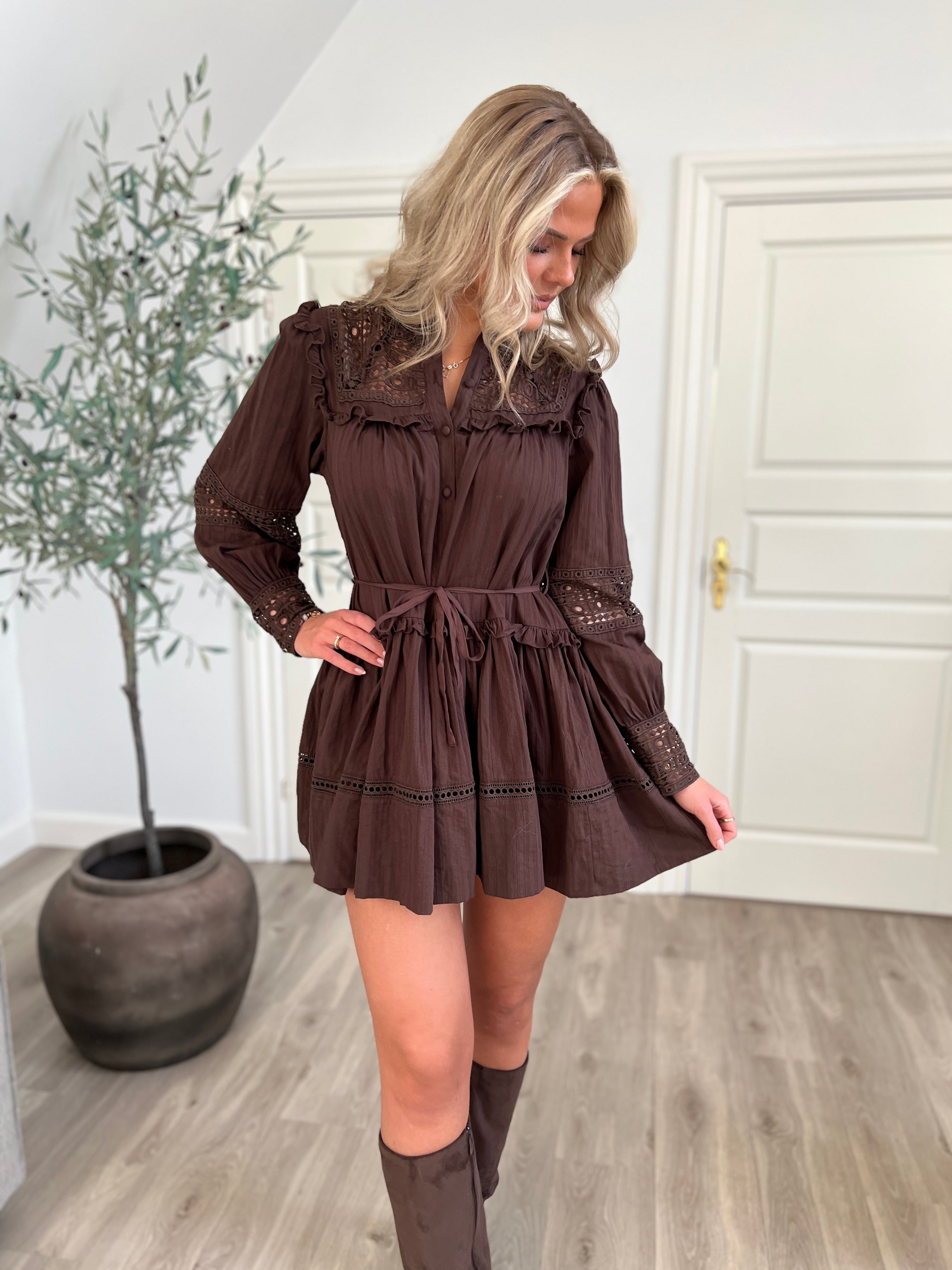 Mochy brown lace dress