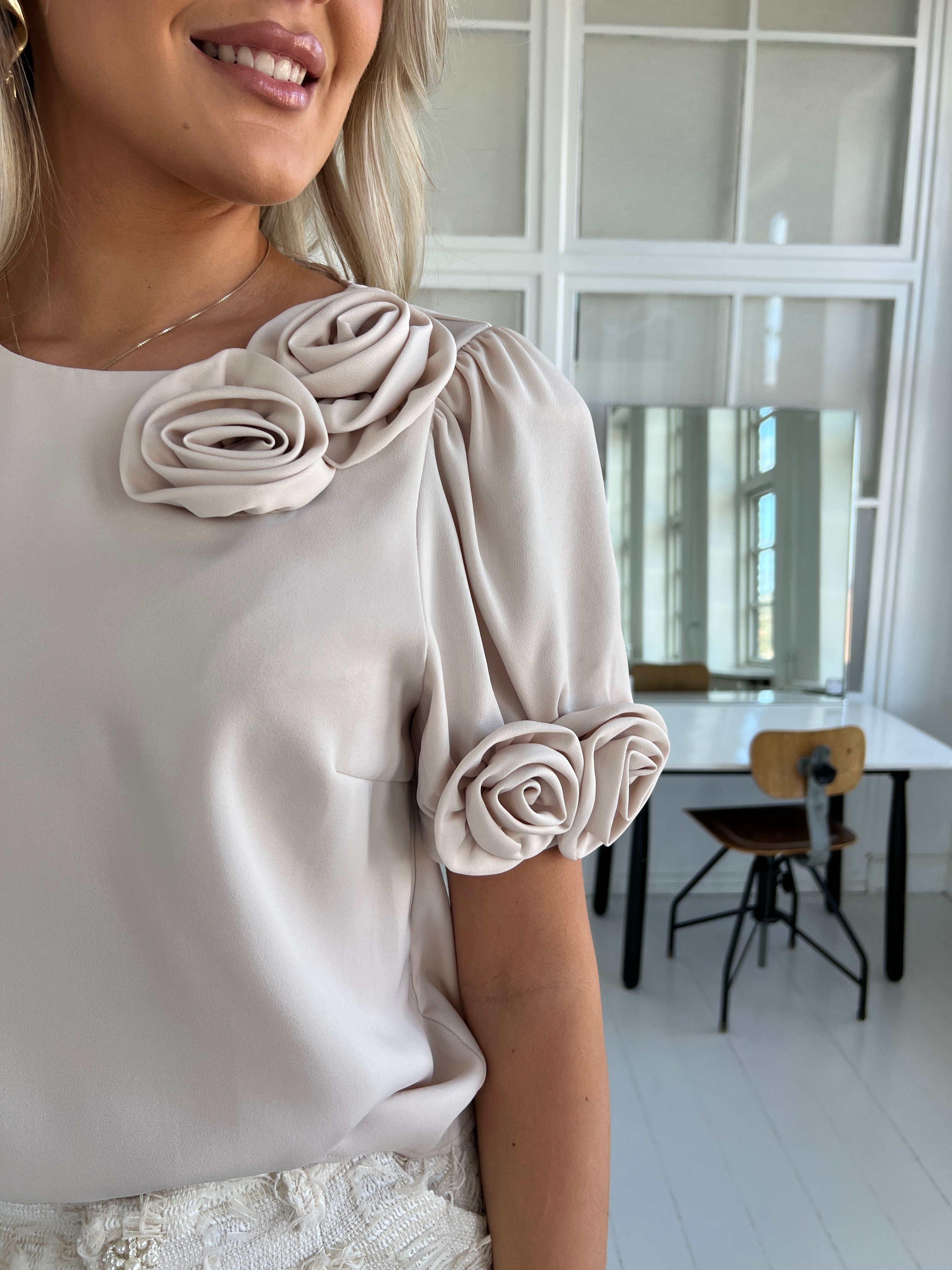 Elli White beige blouse