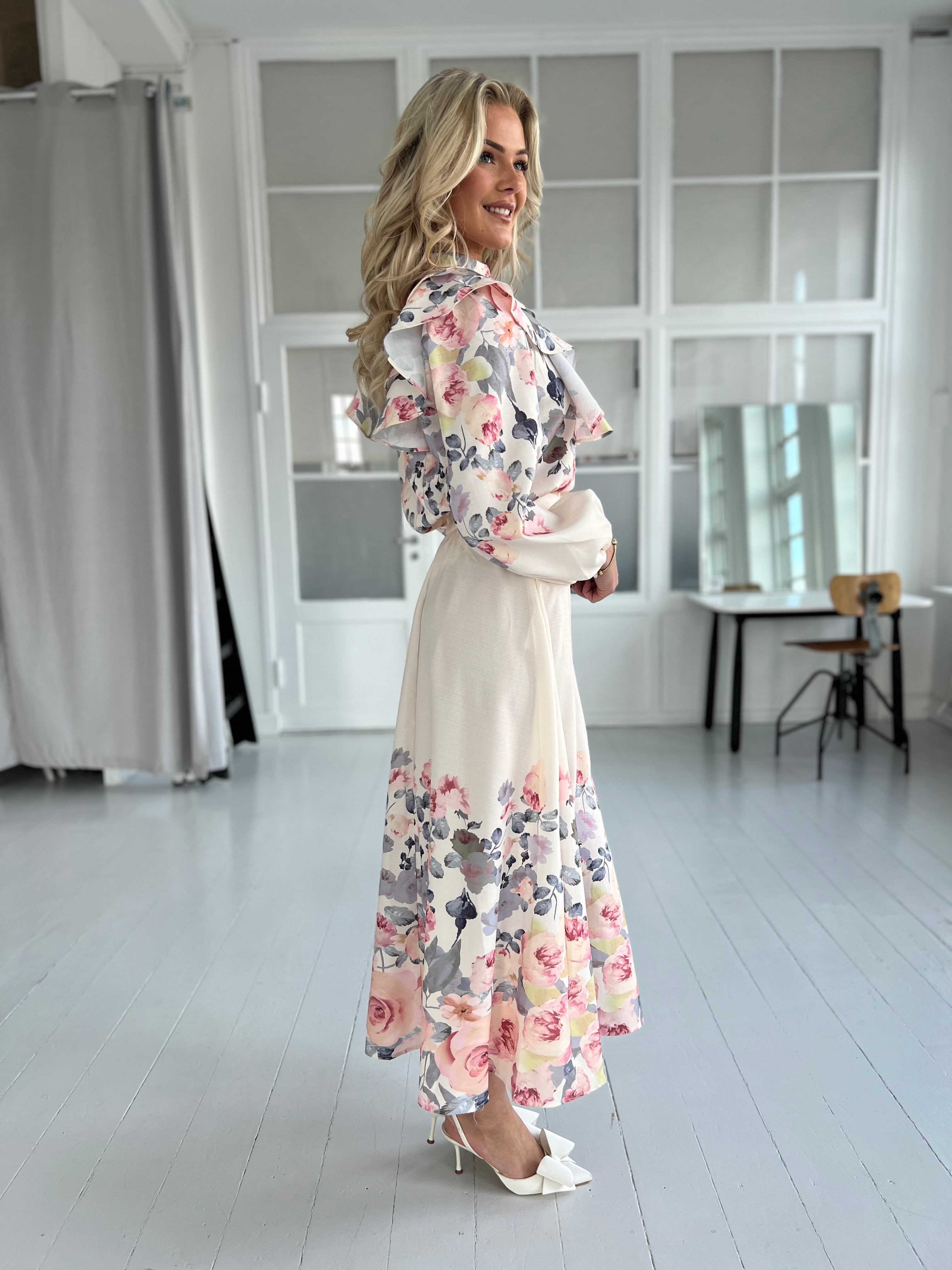 Elsa beige flower set