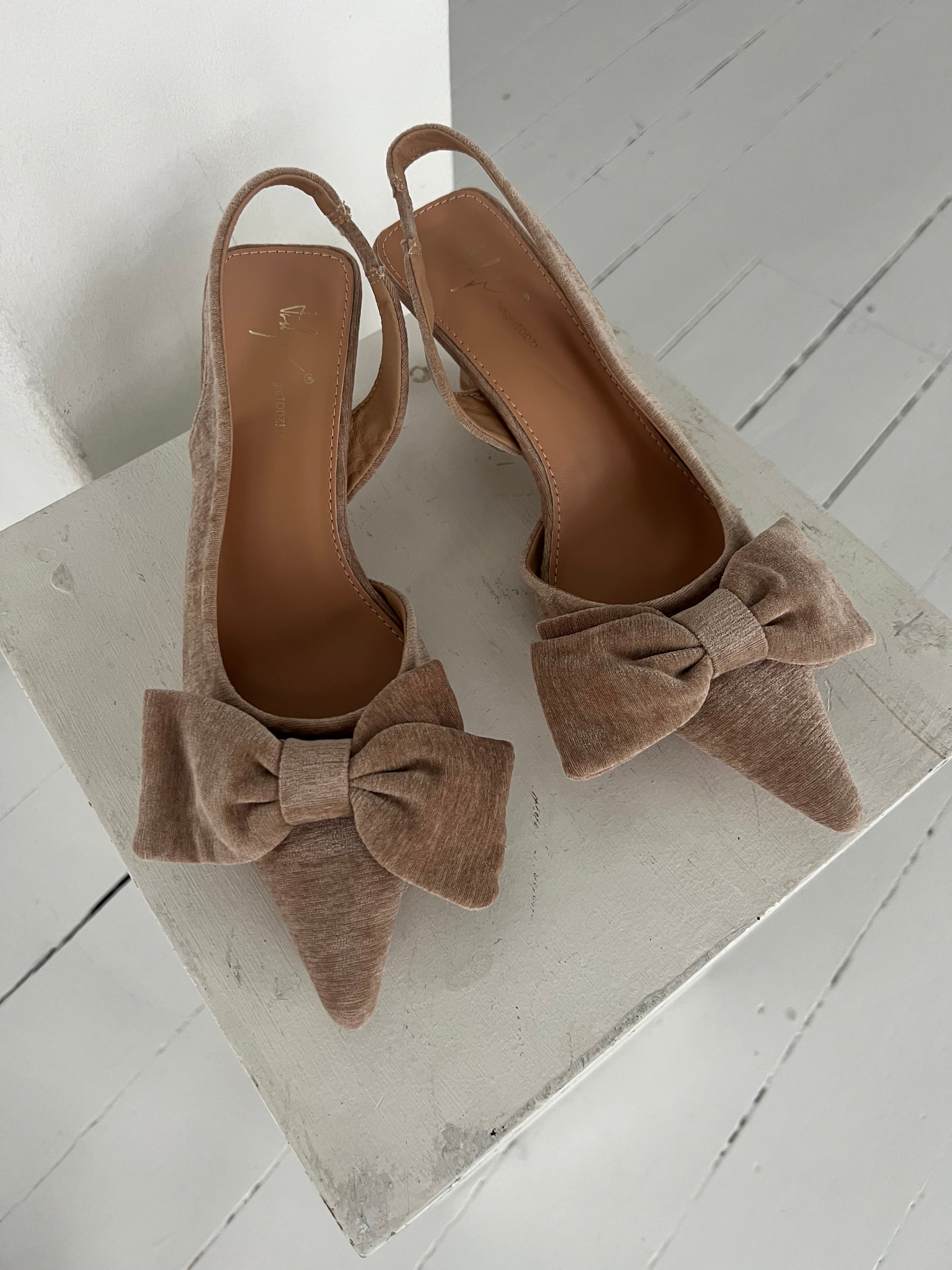 Gowin taupe bow heel