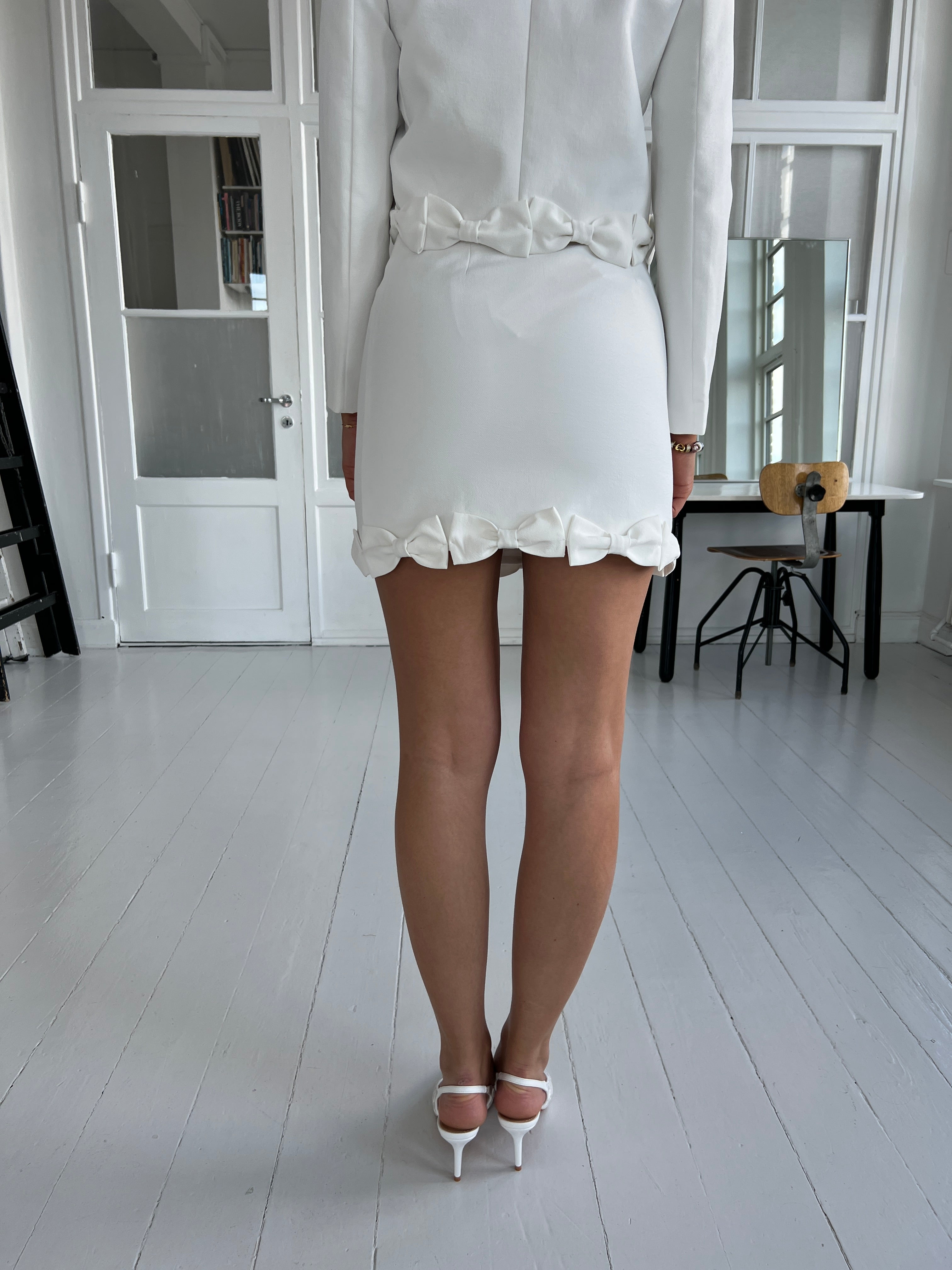 Elli white bow skirt