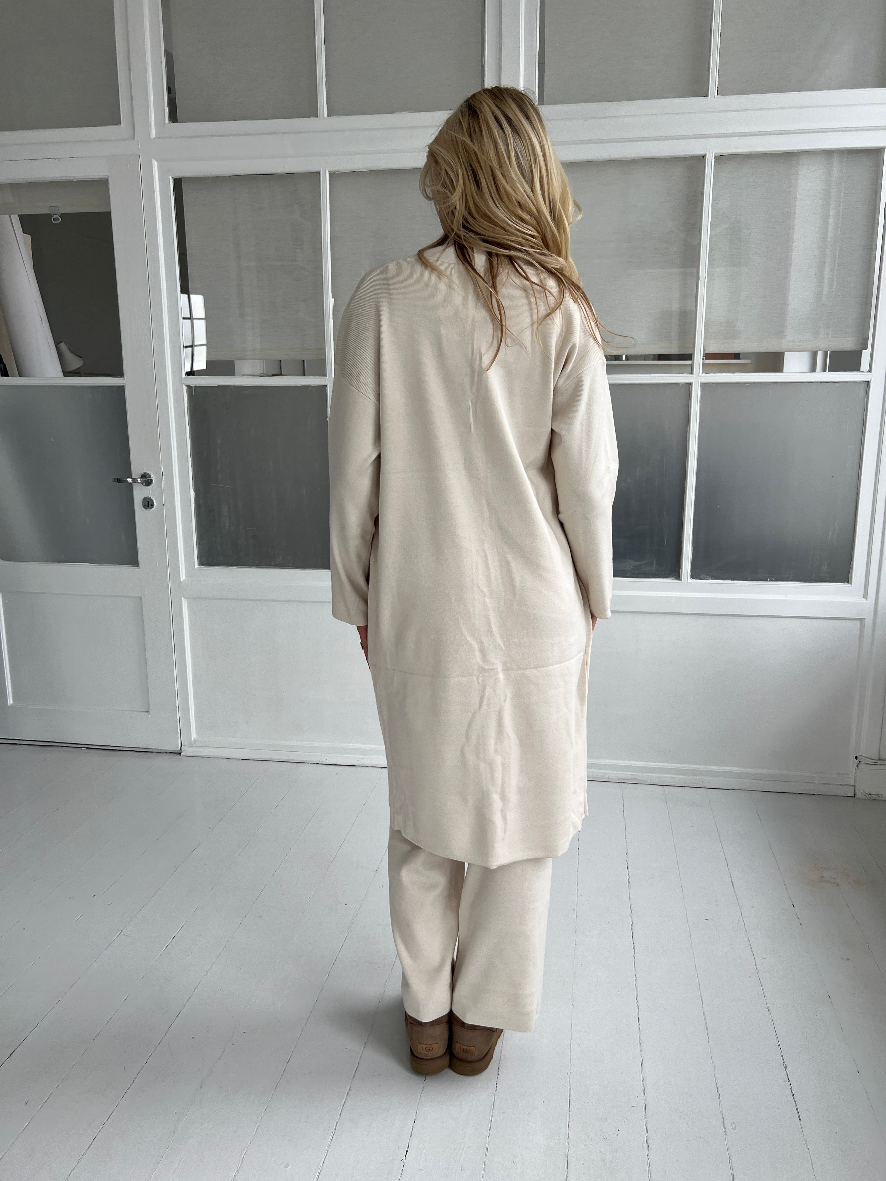 Flam beige knit set fra webshoppen Aaberg Copenhagen
