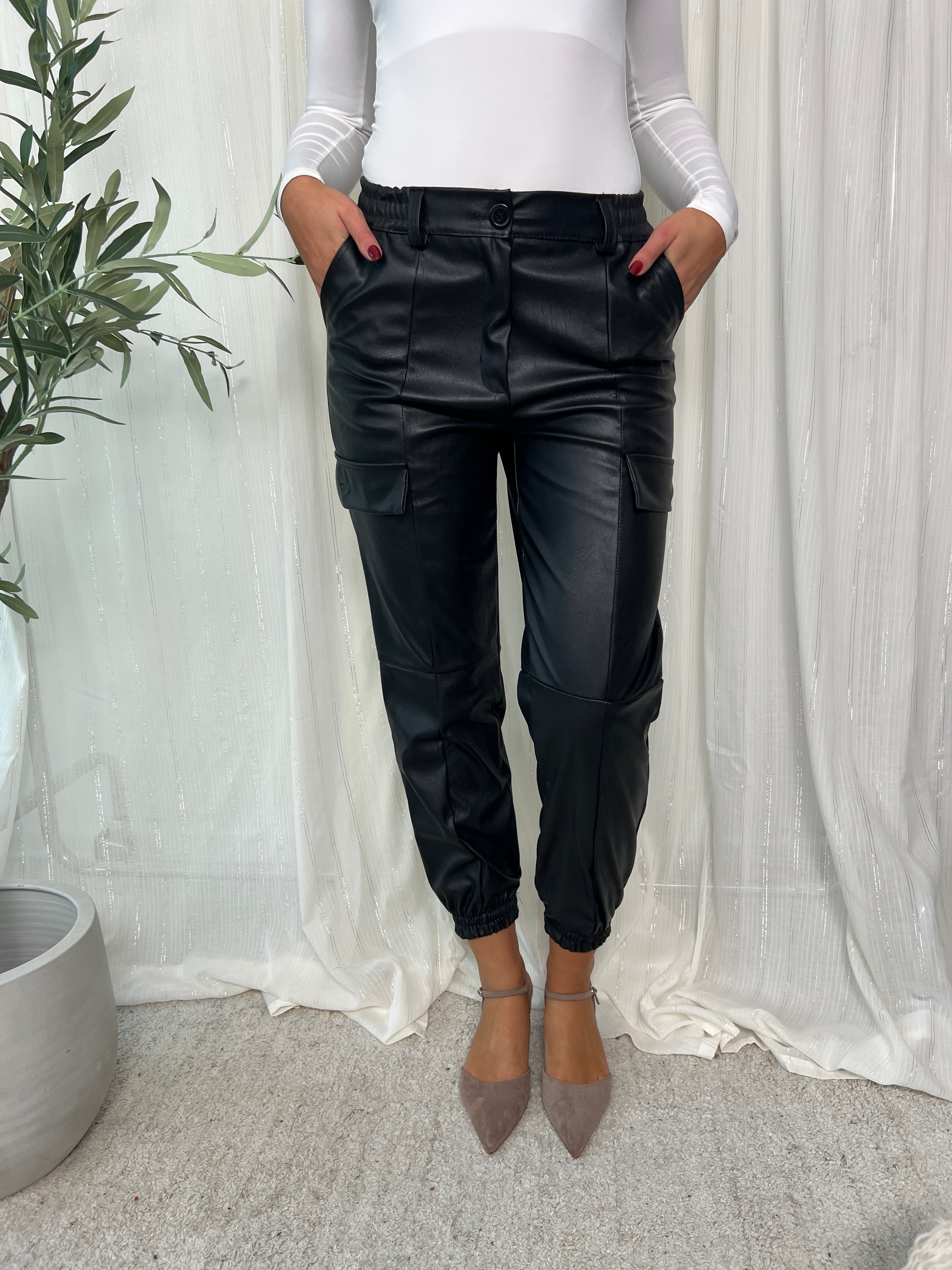 Copperose pu black pants fra webshoppen Aaberg Copenhagen