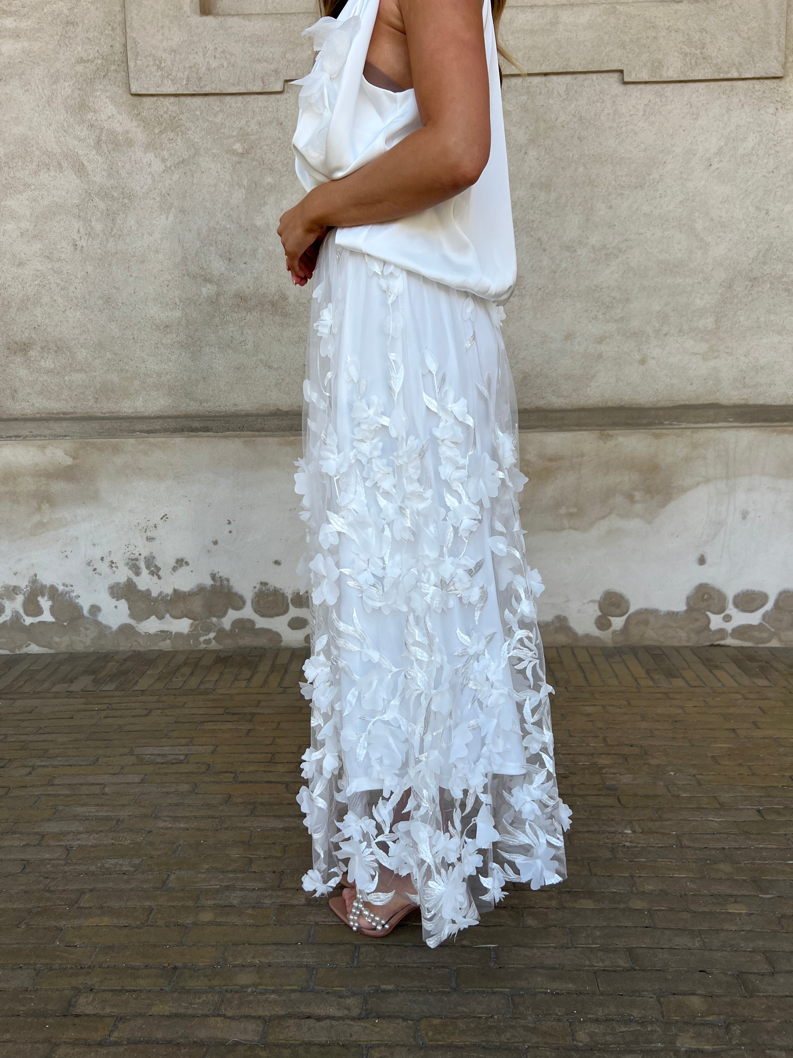 Elli white blossom skirt