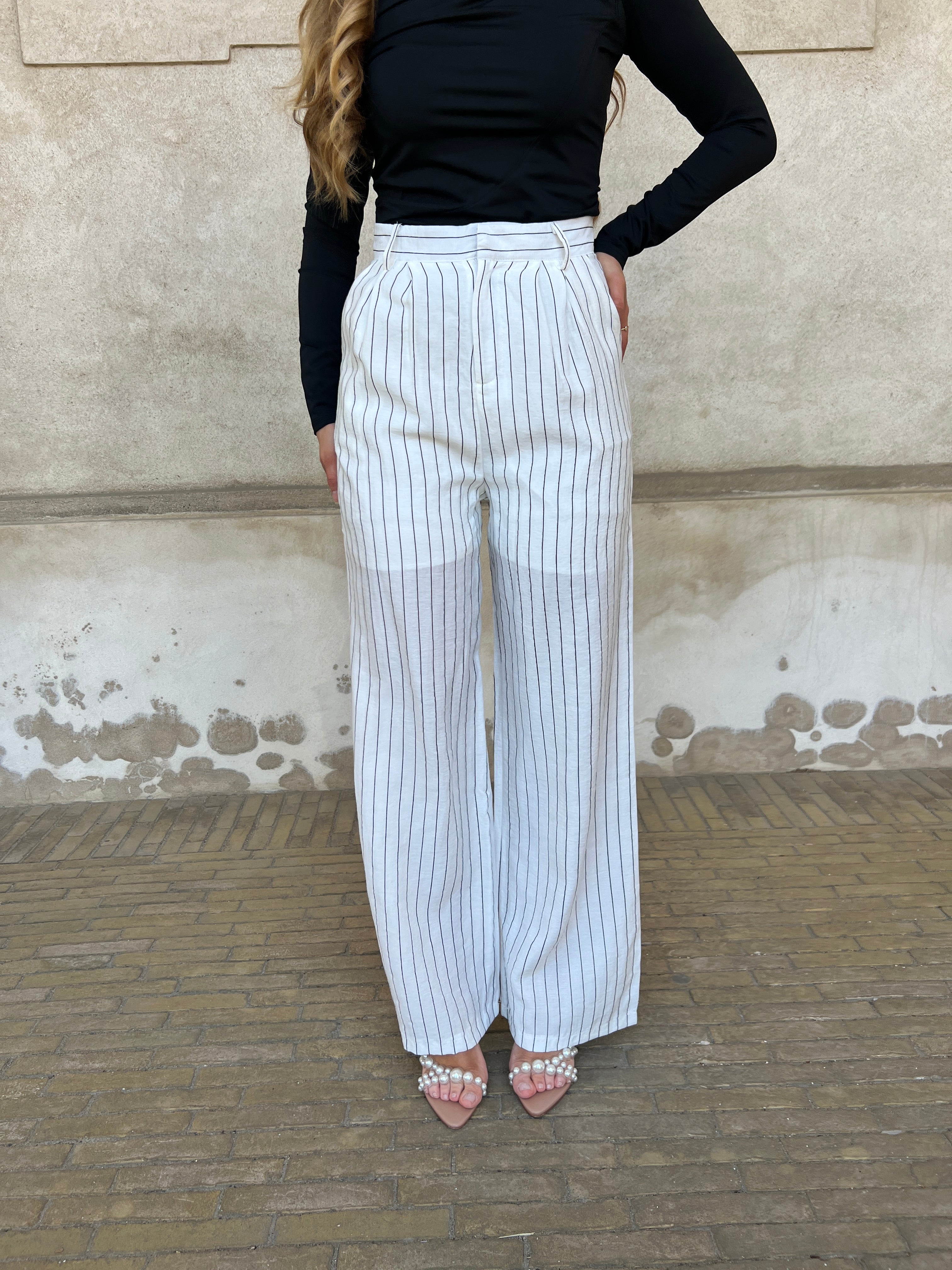 Elli white striped linen pants fra webshoppen Aaberg Copenhagen