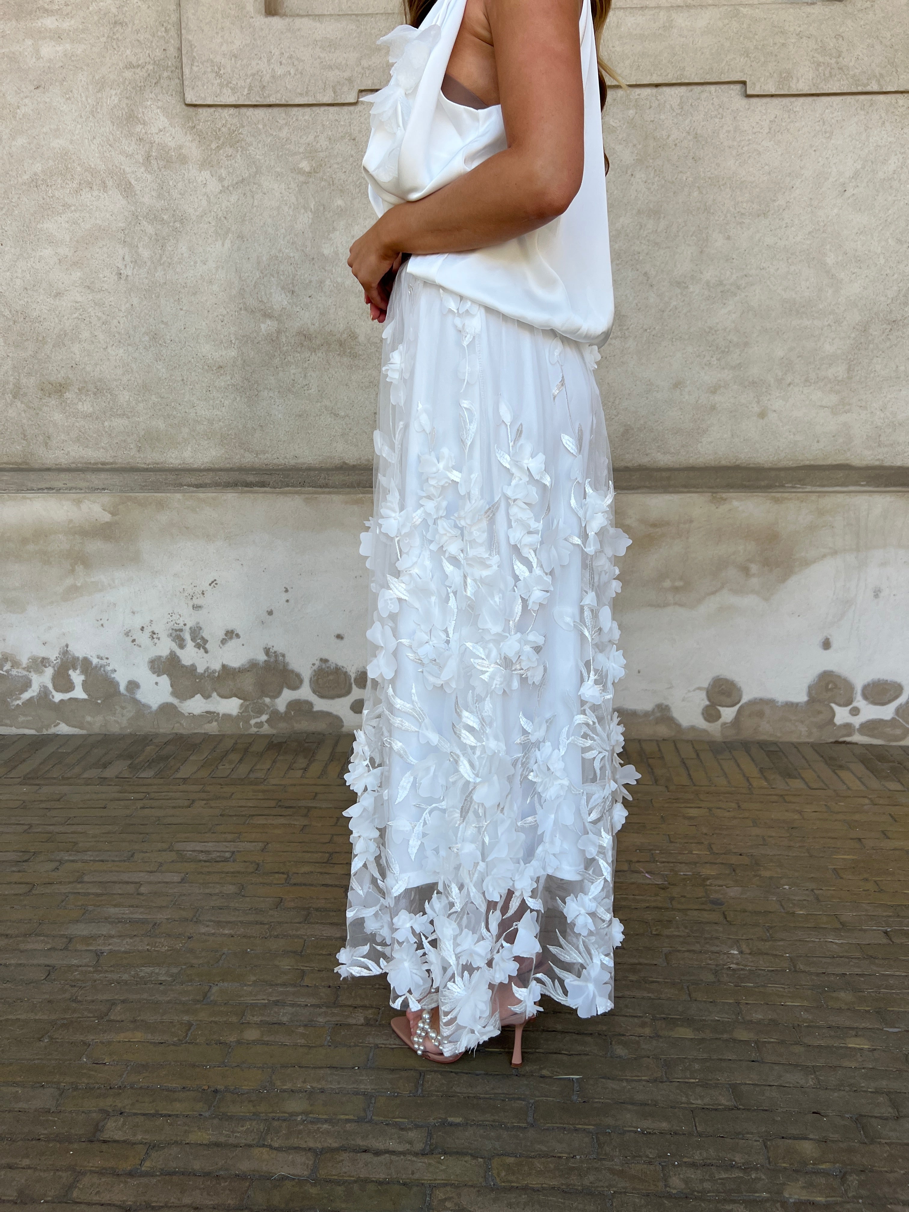 Elli white blossom skirt