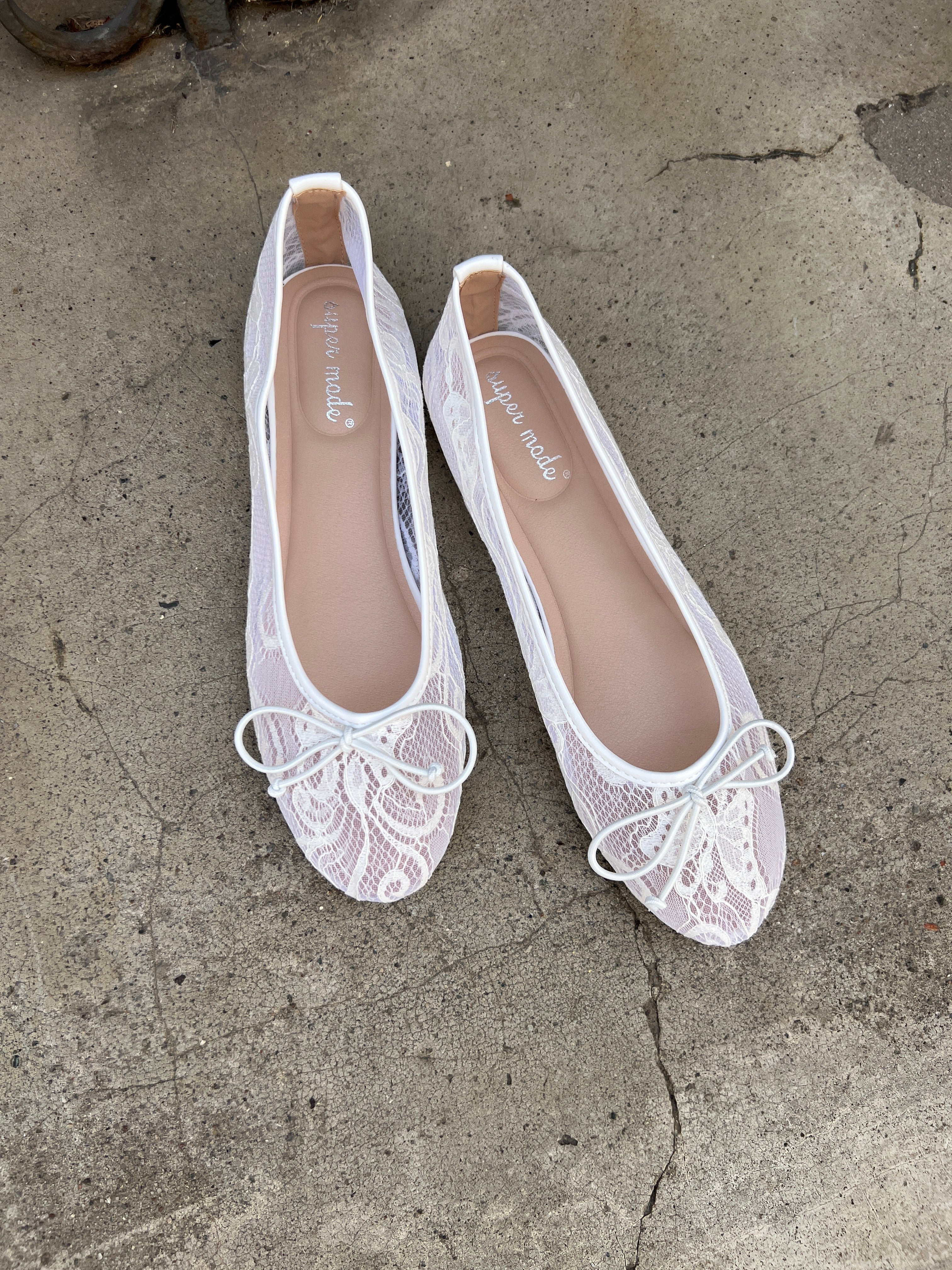 Steph white lace ballerina fra webshoppen Aaberg Copenhagen