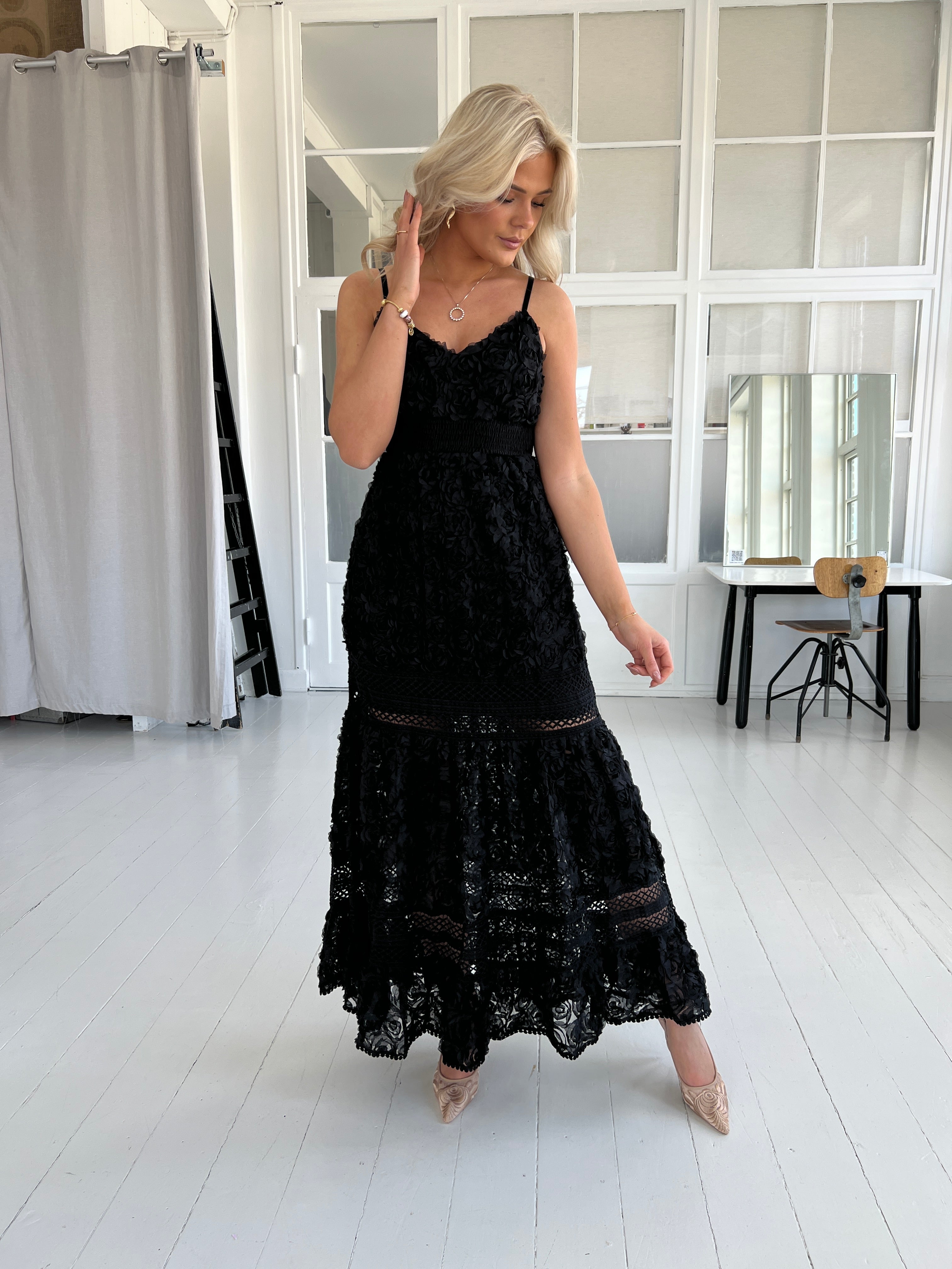 Flam black lace dress