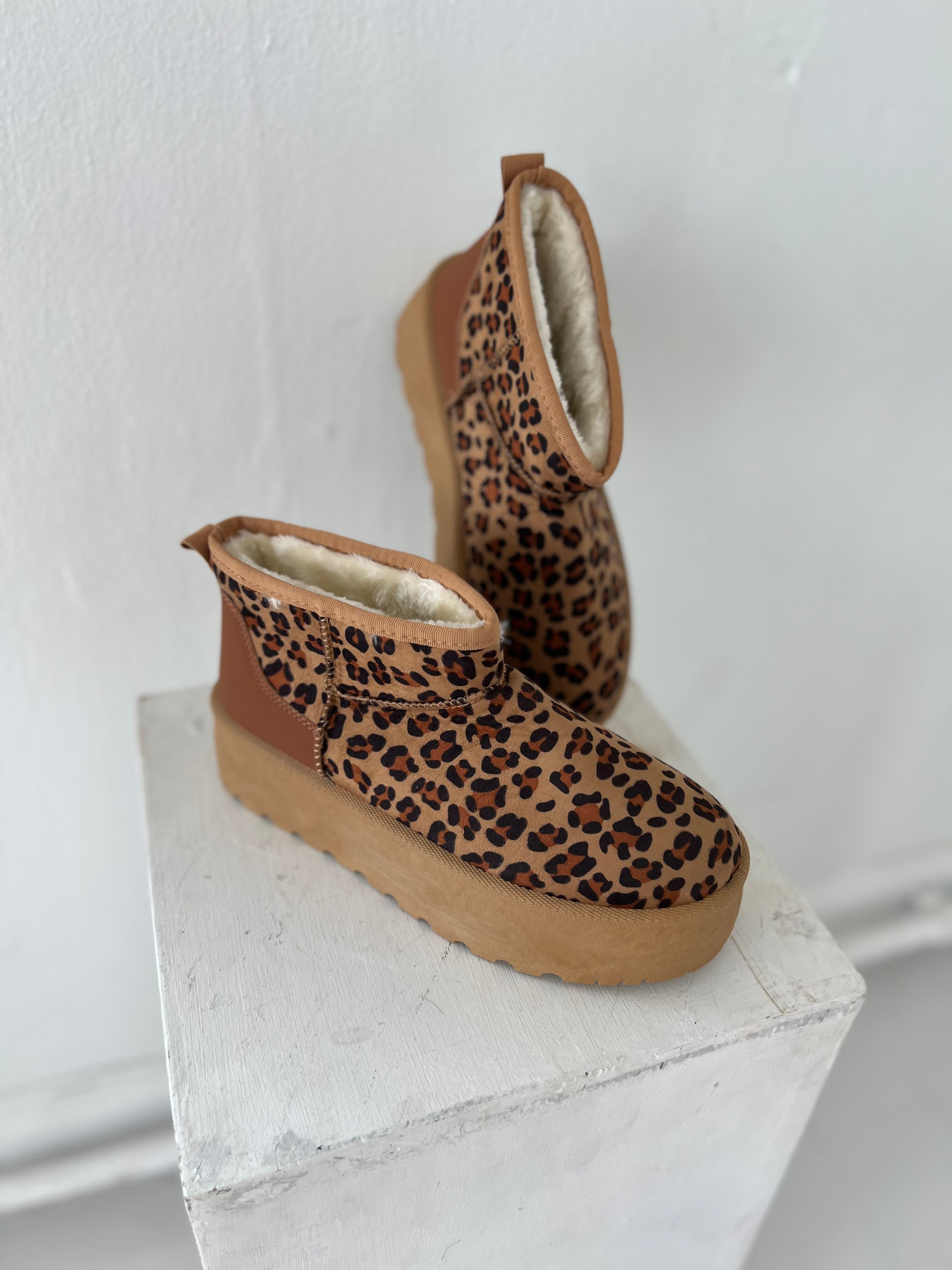 Covana leopard teddy boots
