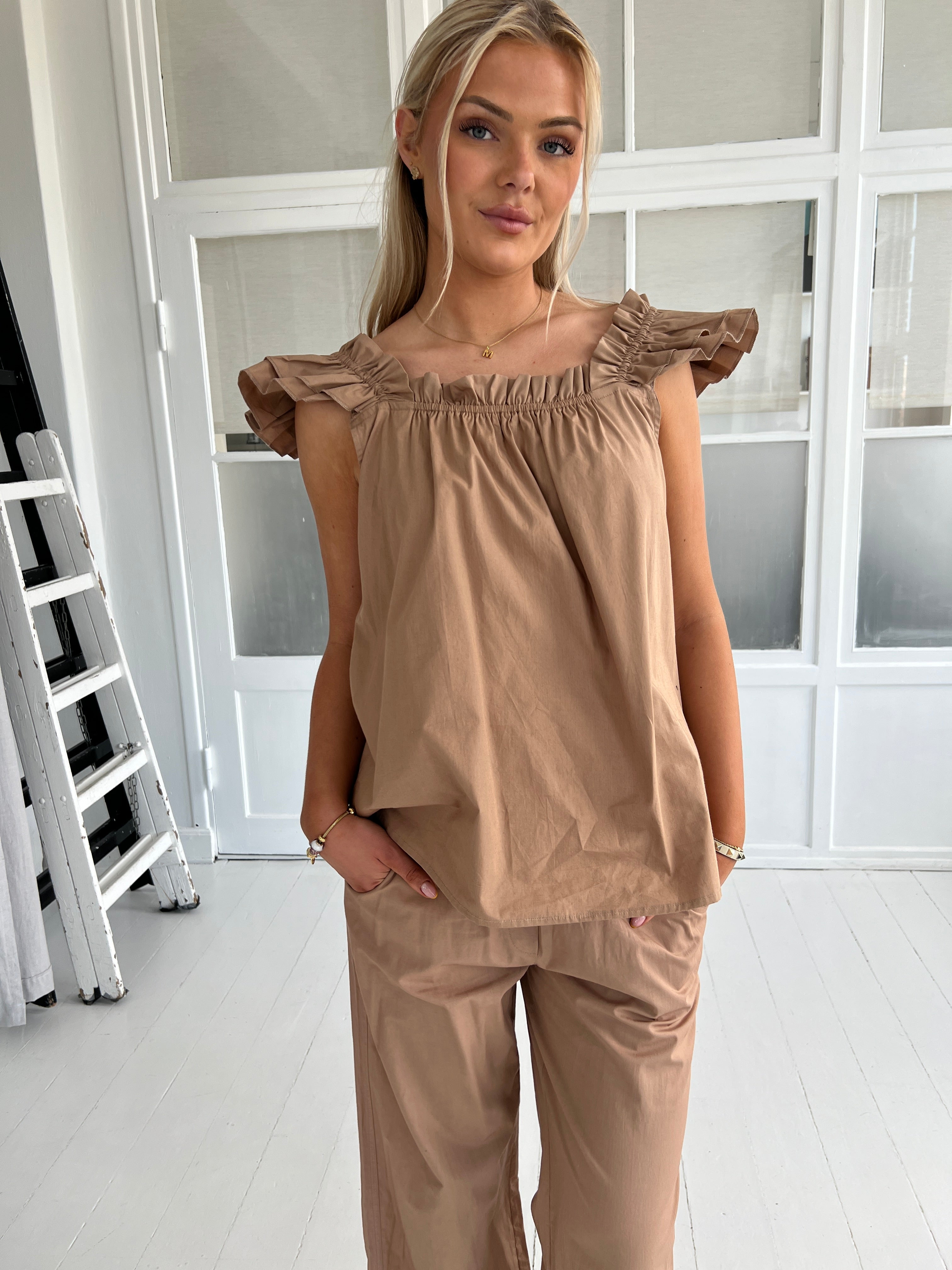 Gaspar Carmen sand top