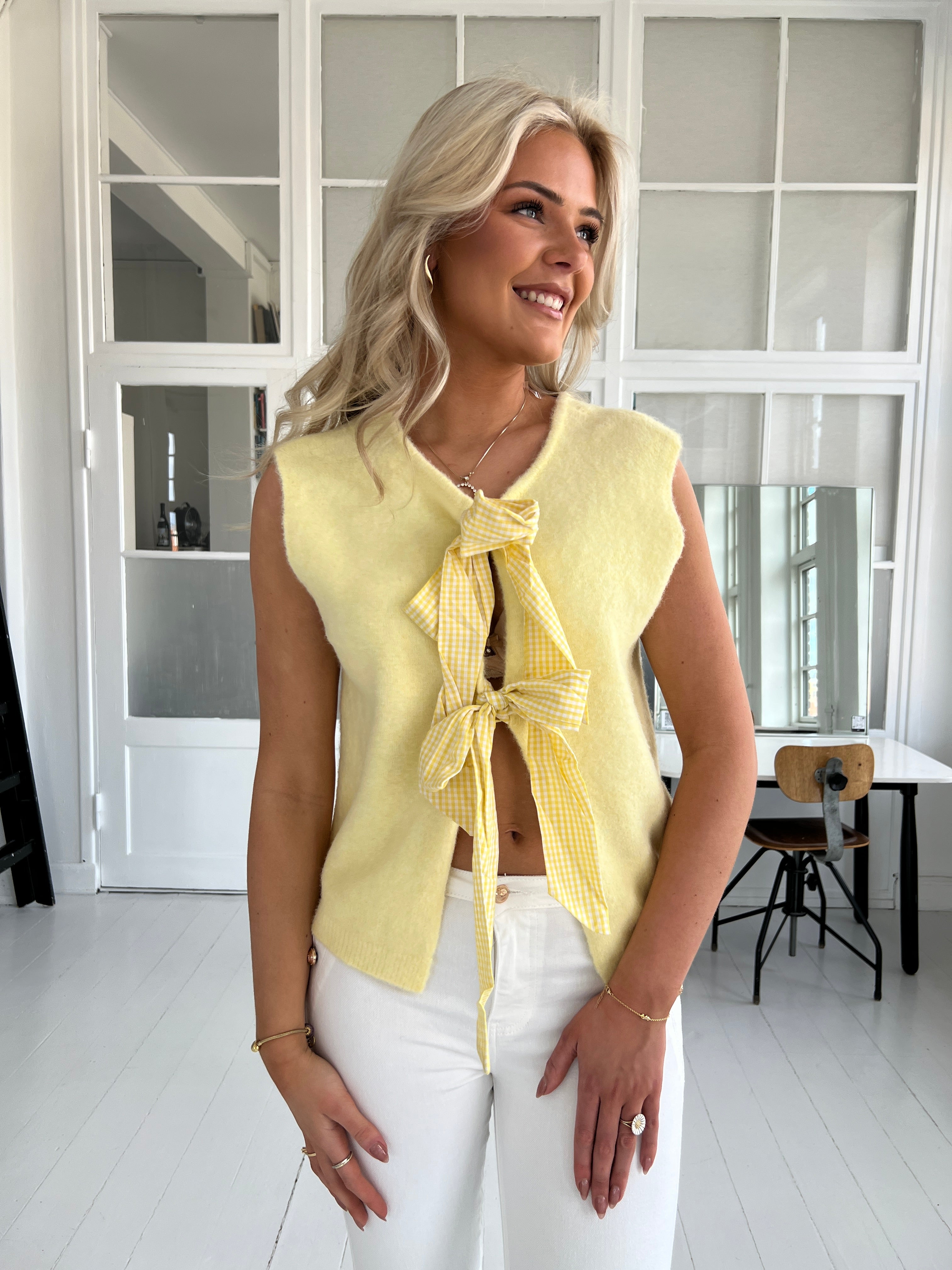 Azaka knit jaune vest