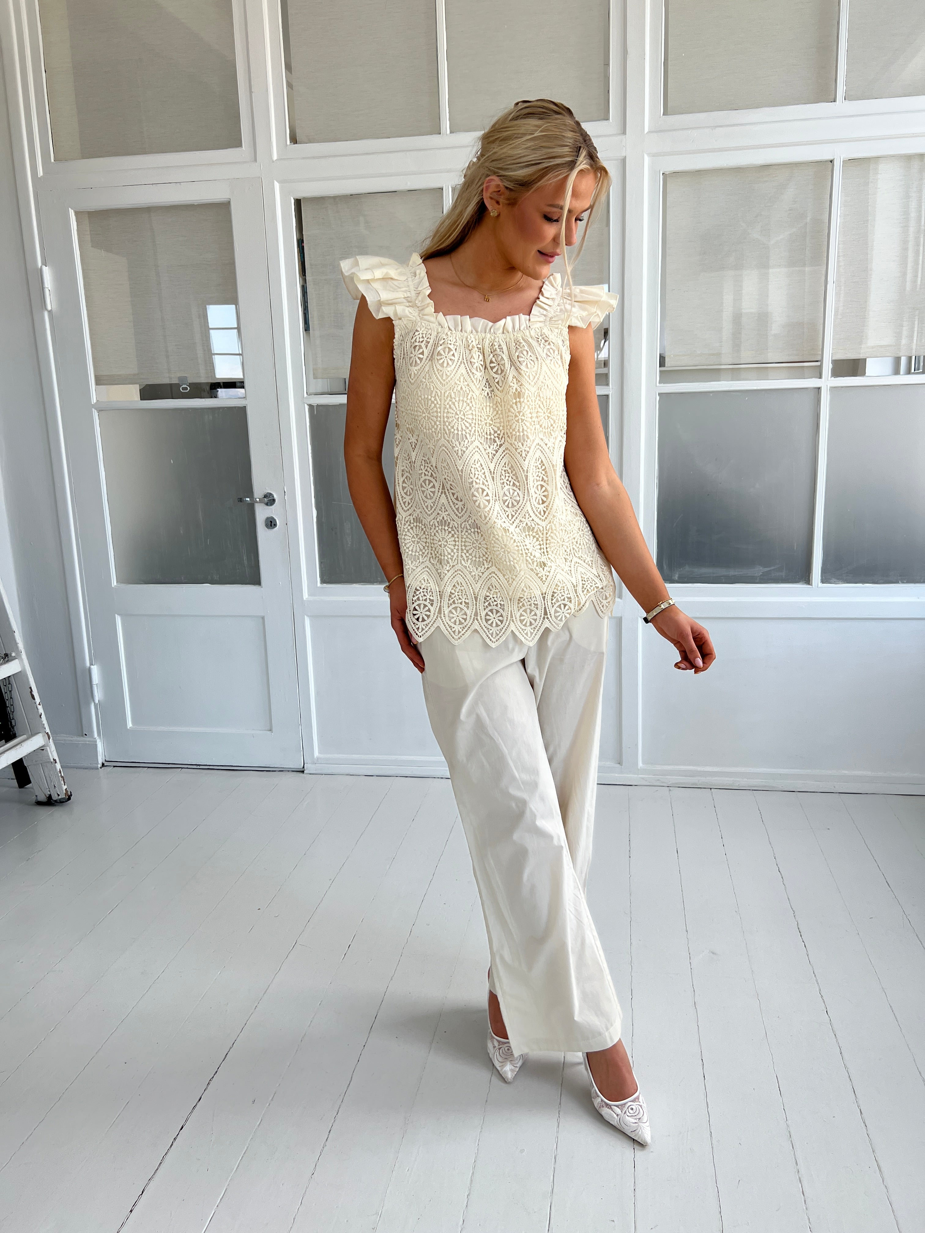 Gaspar Carmen beige lace top