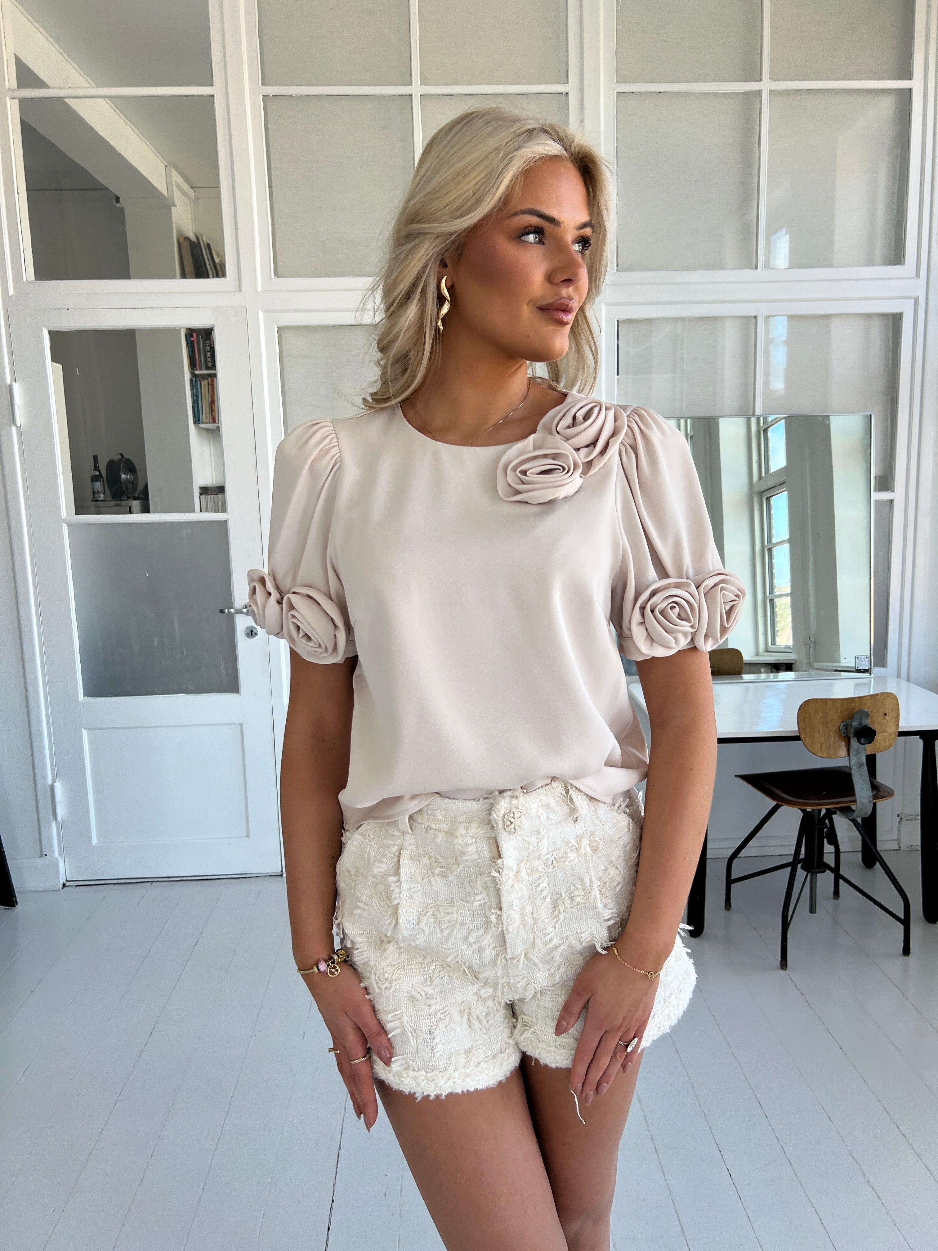 Elli White beige blouse