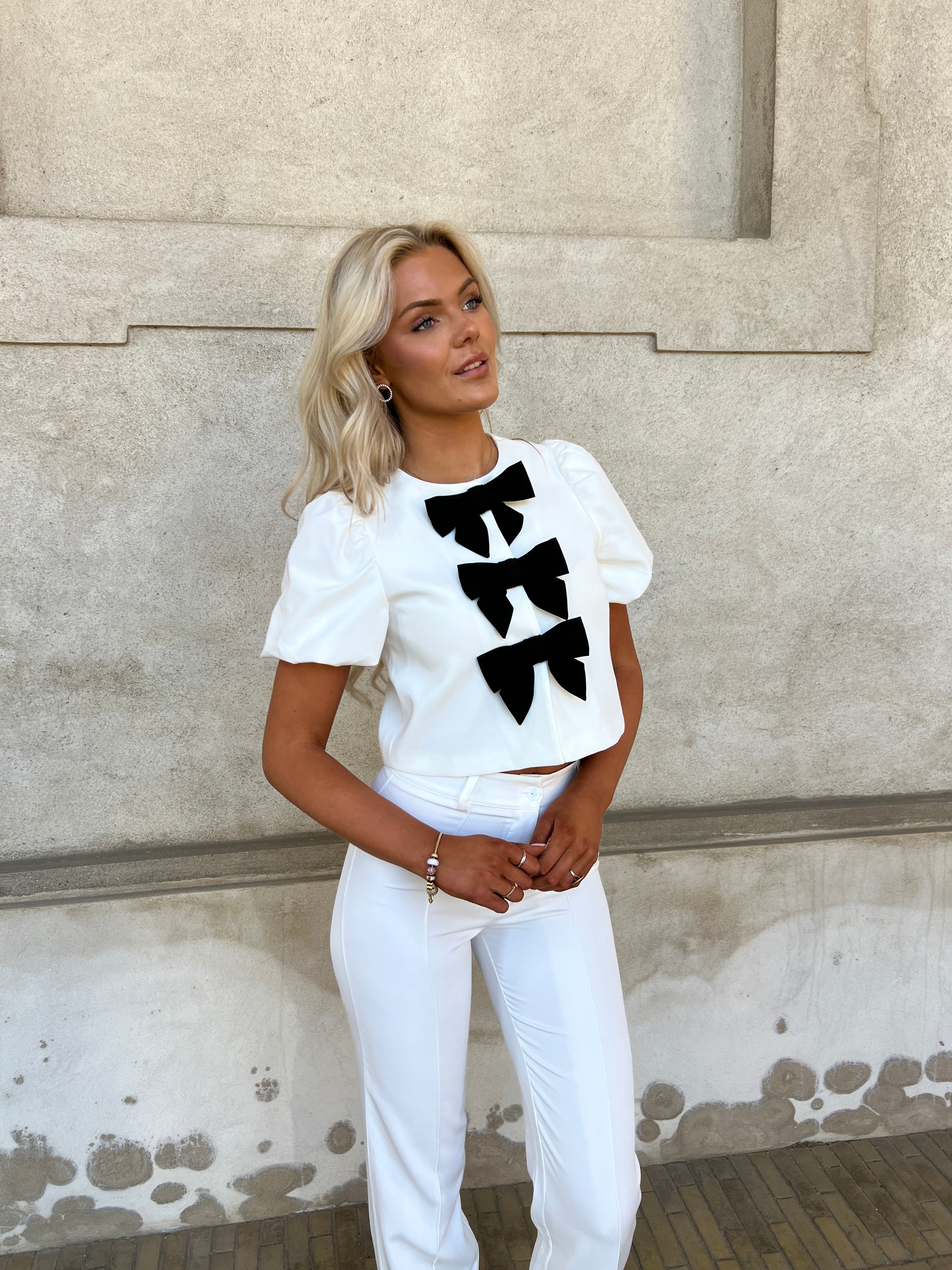 Elli white black bow blazer
