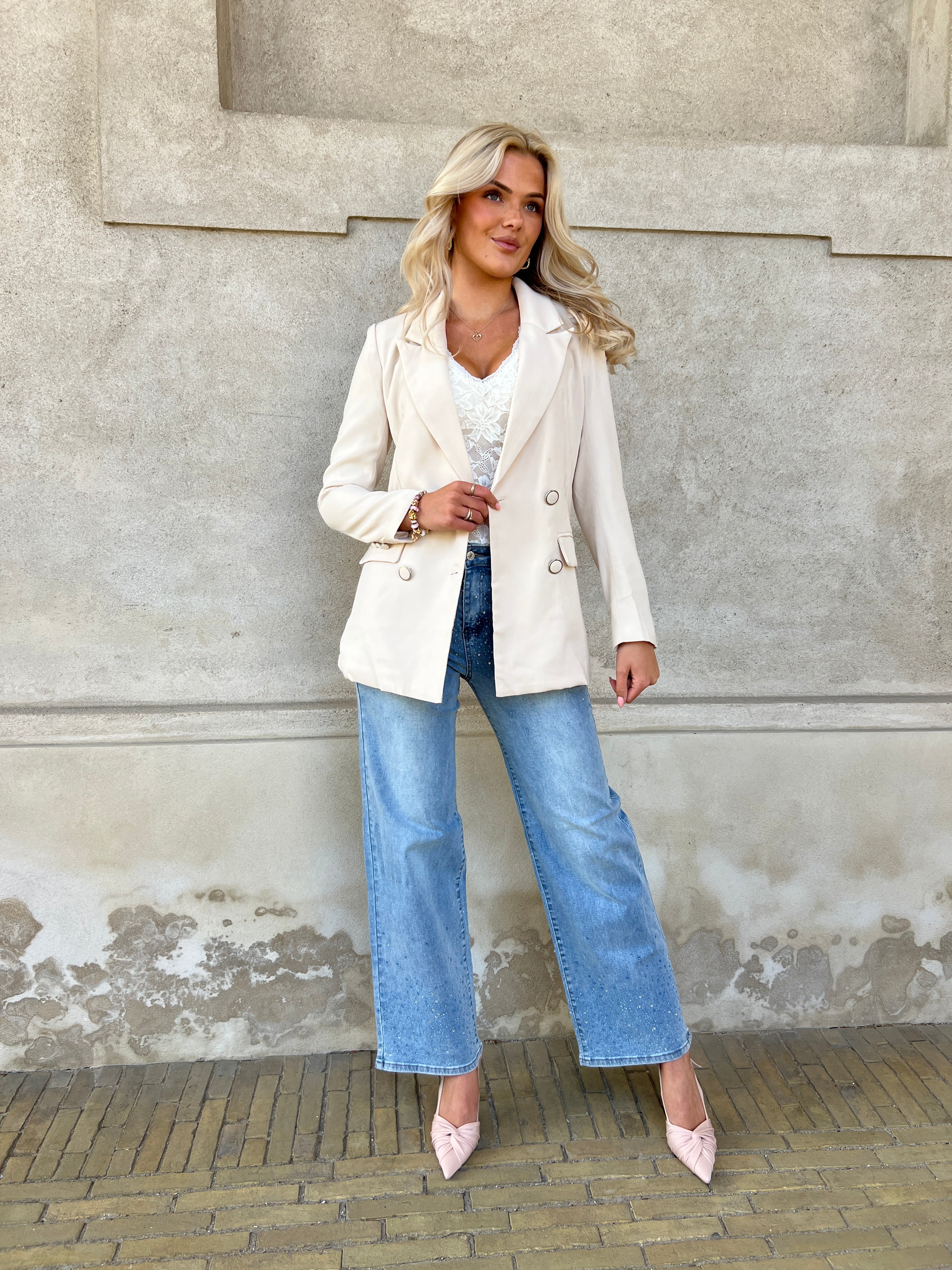 Its May beige blazer