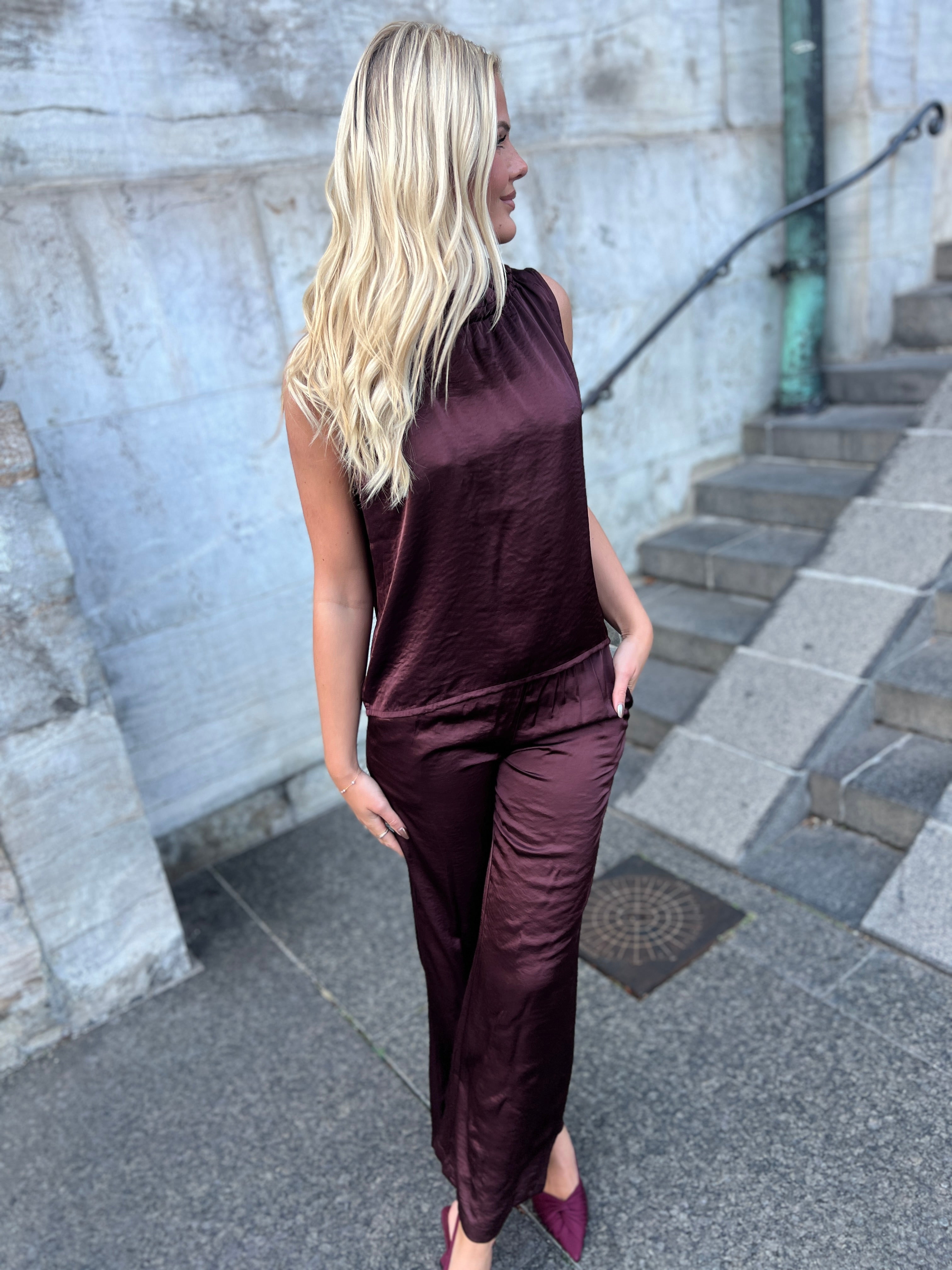 Continue satin top med bindbånd i nakken - Åberg Copenhagen