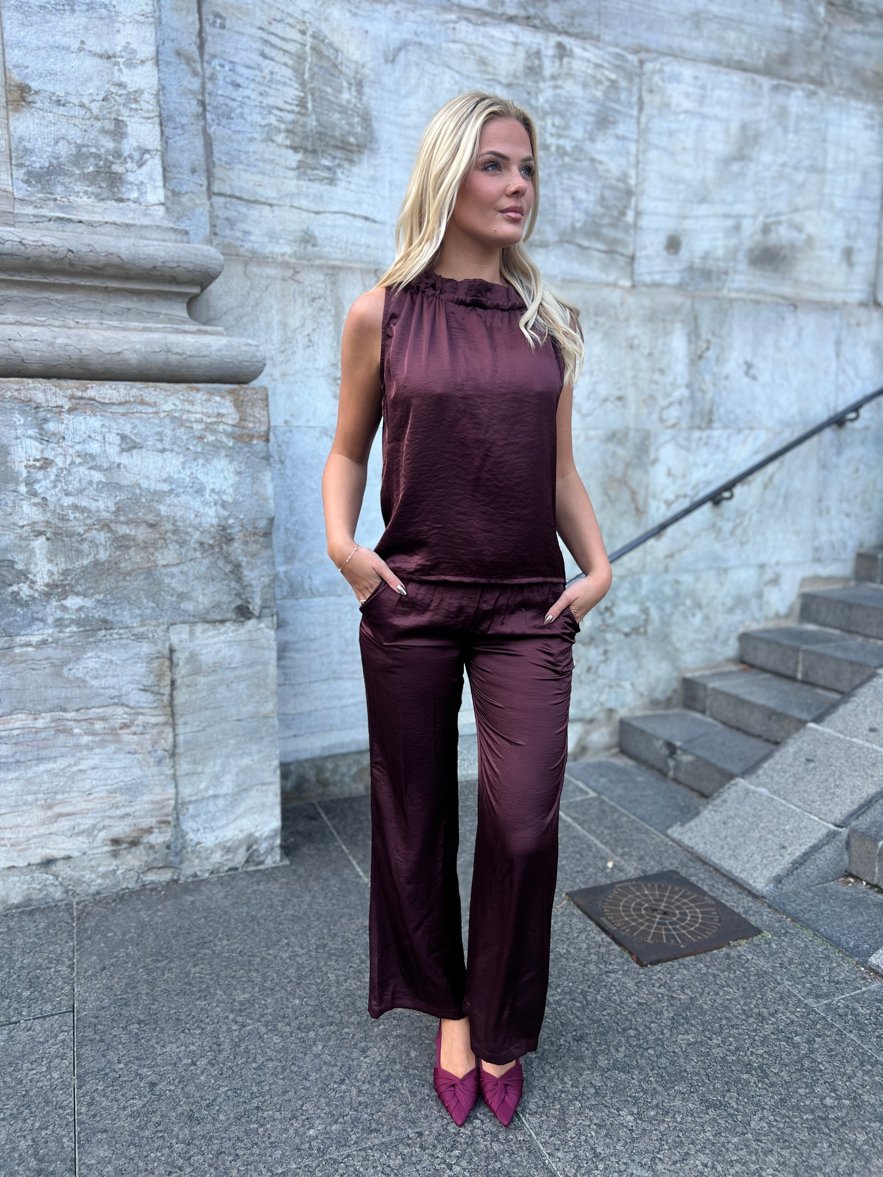 Continue satin top med bindbånd i nakken - Åberg Copenhagen