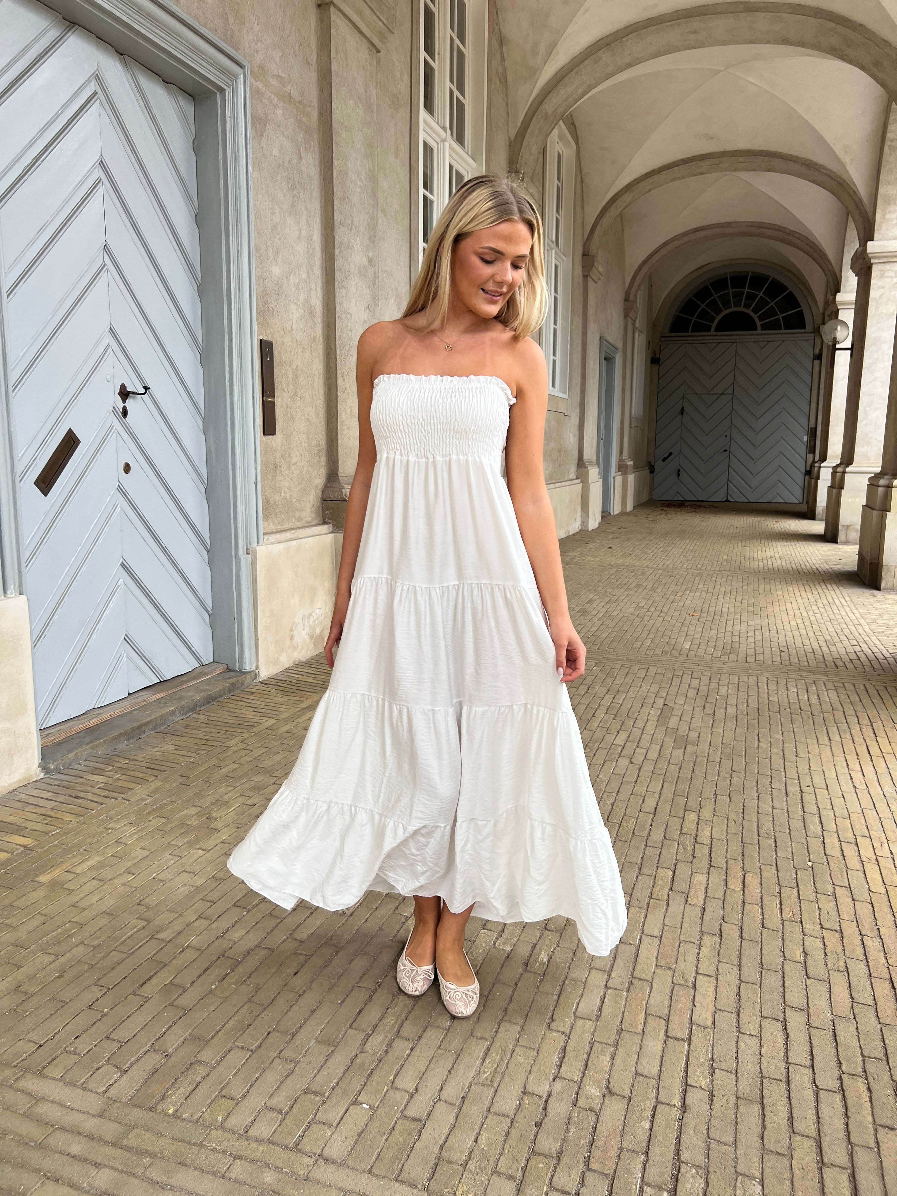 Syma white summer dress